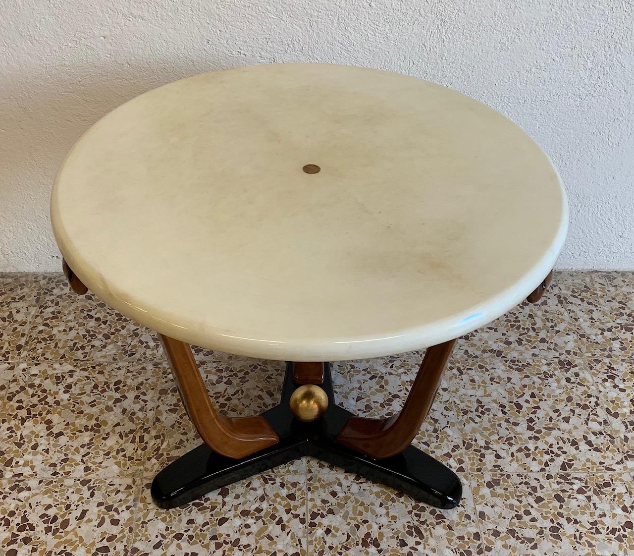 1940s Italian Art Deco Parchment and Walnut Side Table In Good Condition In Meda, MB