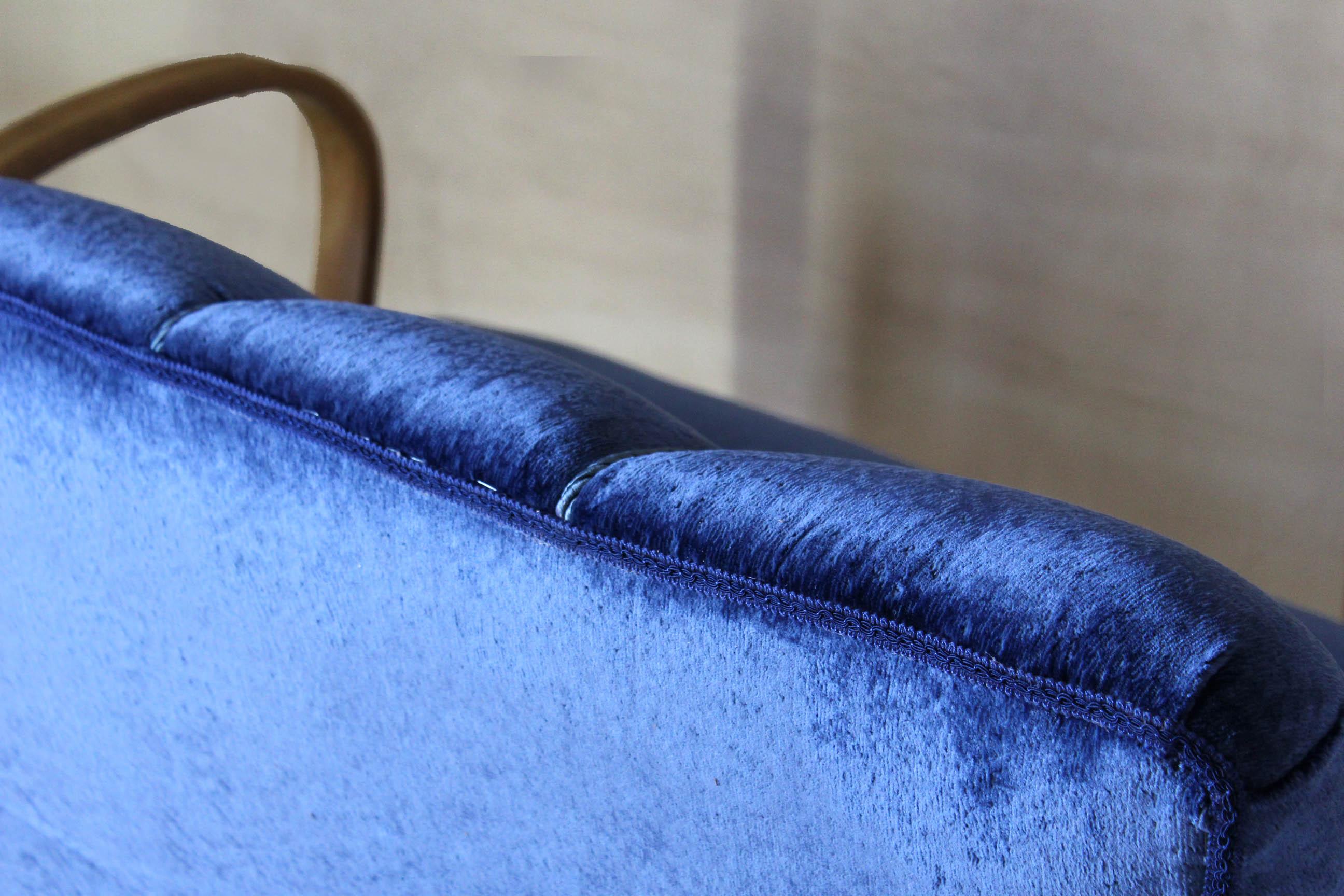 Mid-20th Century 1940s vintage sofa in art deco style with velvet blue cover