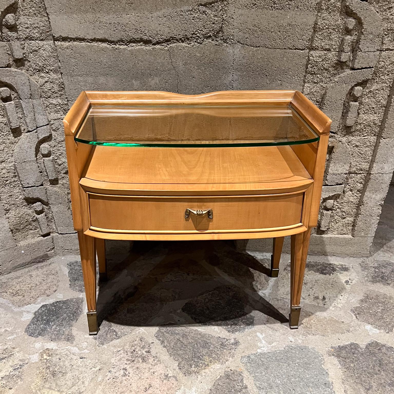 1940s Elegant Ash Wood Nightstand Bedside Table Italy
Ash wood with open glass custom shelf.
Solid brass accents. Double dove tail joints.
Unmarked
Attributed to Paolo Buffa
Similar to Vittorio Dassi, Ico Parisi, Gio Ponti & Osvaldo Borsani
24.25 h