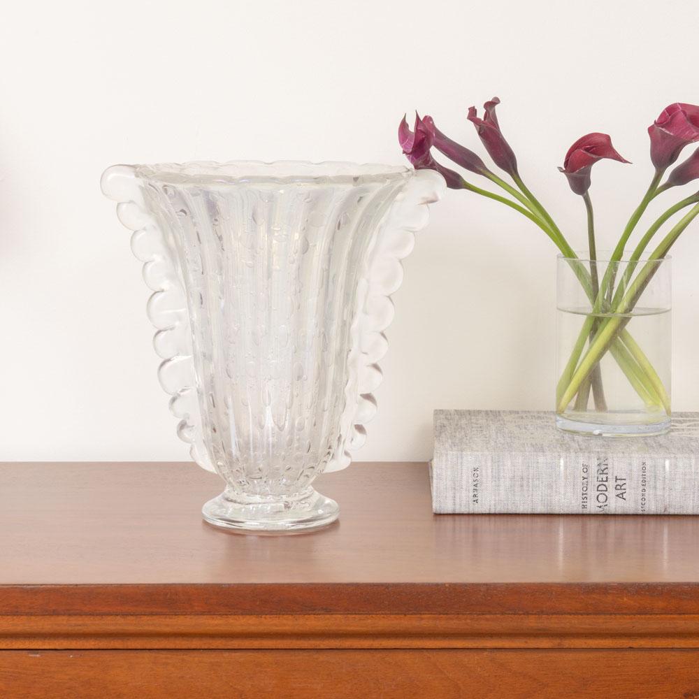 1940s Italian Barovier Scalloped Glass Vase In Good Condition For Sale In Los Angeles, CA