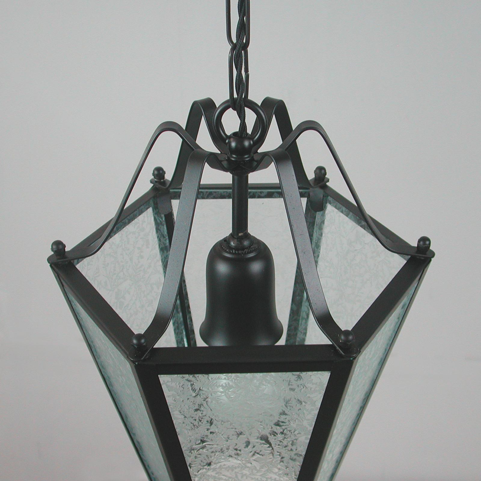 1940s Italian Black Lacquered Metal and Ice Flower Glass Lantern For Sale 4