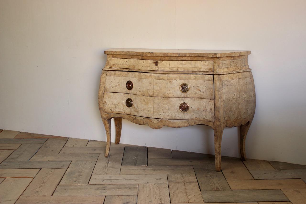 A very elegant and large pair of circa 1940s Italian bombe commodes in bleached walnut with three drawers each, in the 18th century taste. 

Italy.