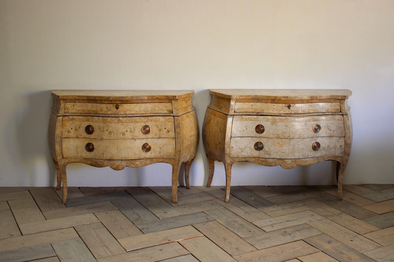 1940s Italian Bleached Walnut Bombe Commodes In Good Condition In Gloucestershire, GB