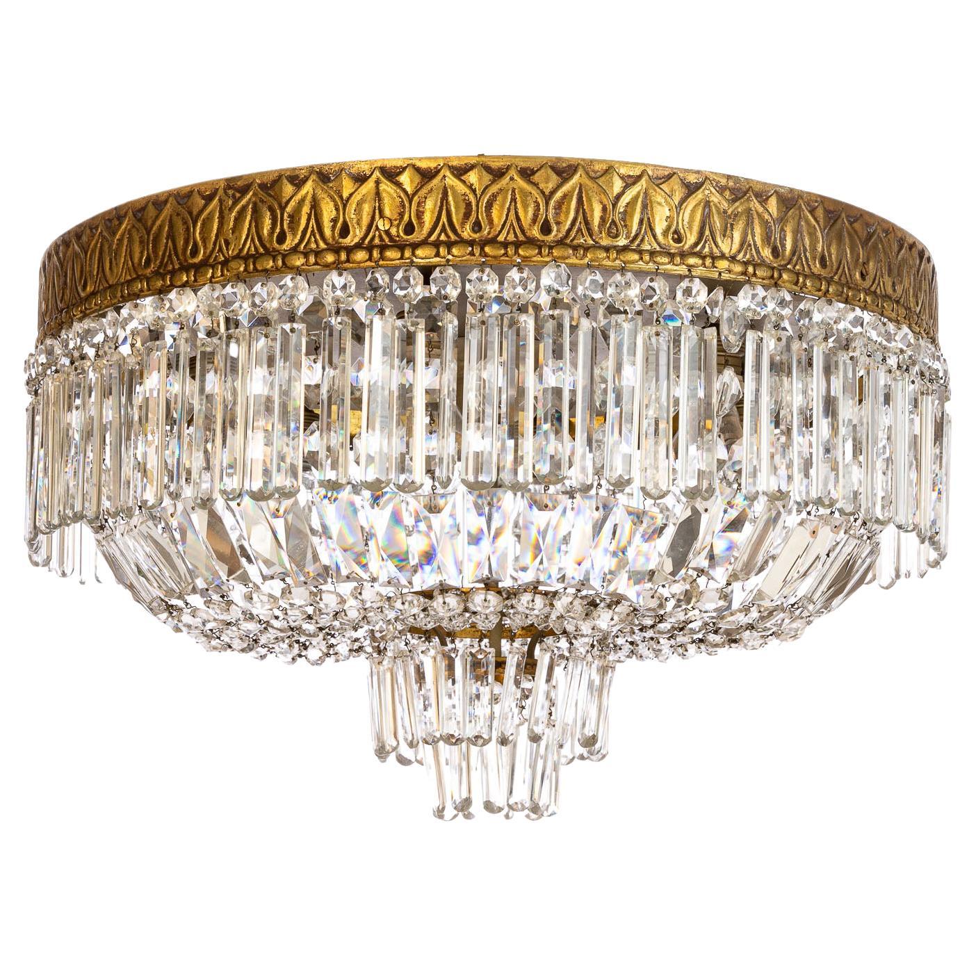 This is a truly remarkable piece. From the intricately decorated golden brass collar to the dazzling array of fine crystal glass, this lamp has that little bit of magic. Weighing in at 33 kilograms and measuring 37cm in height and 60cm across, this