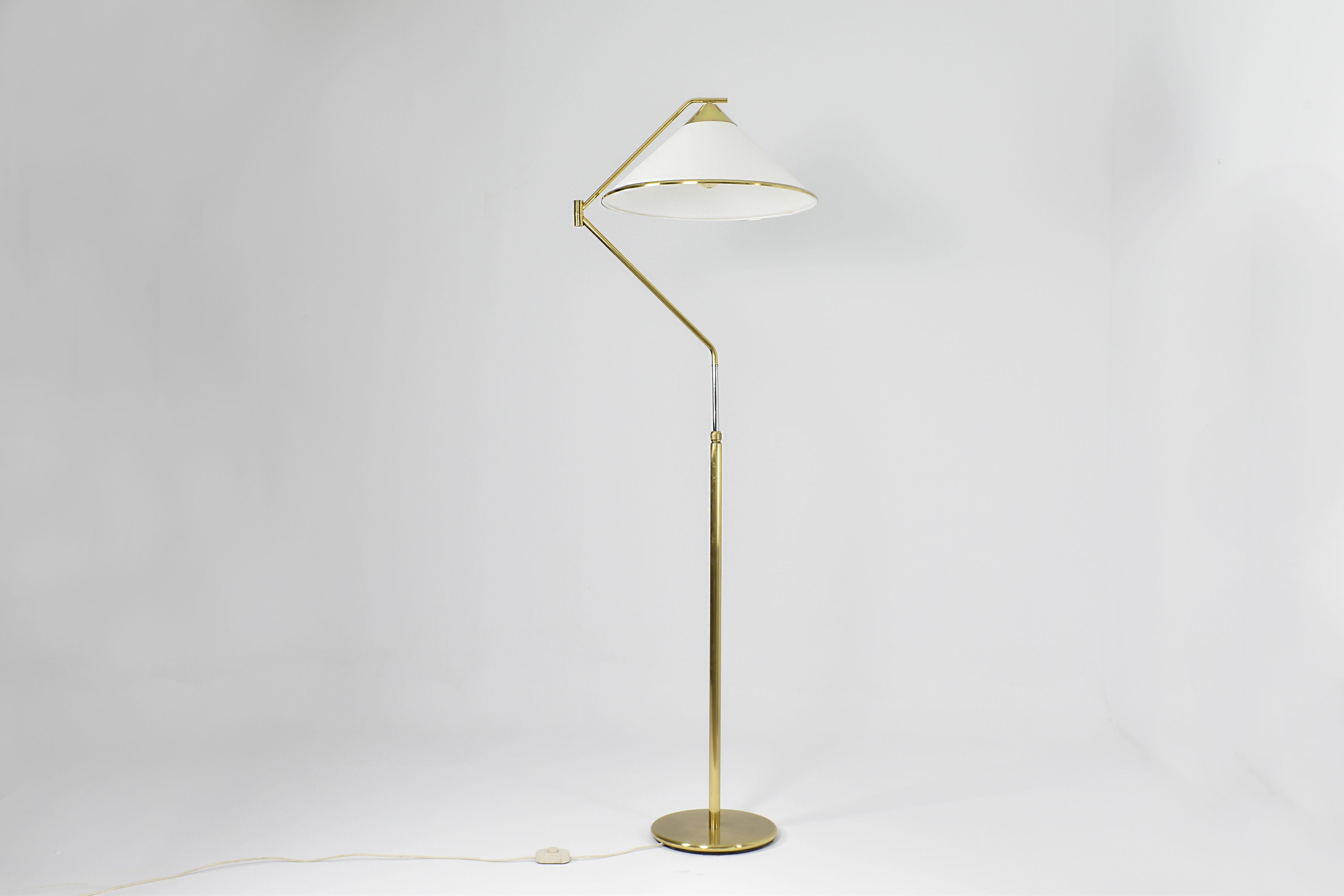 A meticulously restored elegantly crafted brass Italian floor lamp by Arredoluce Monza from the 1940s was restored with a new fabric shade identical to the original. 
The wiring is original and professionally checked. 

Arredoluce Monza was an