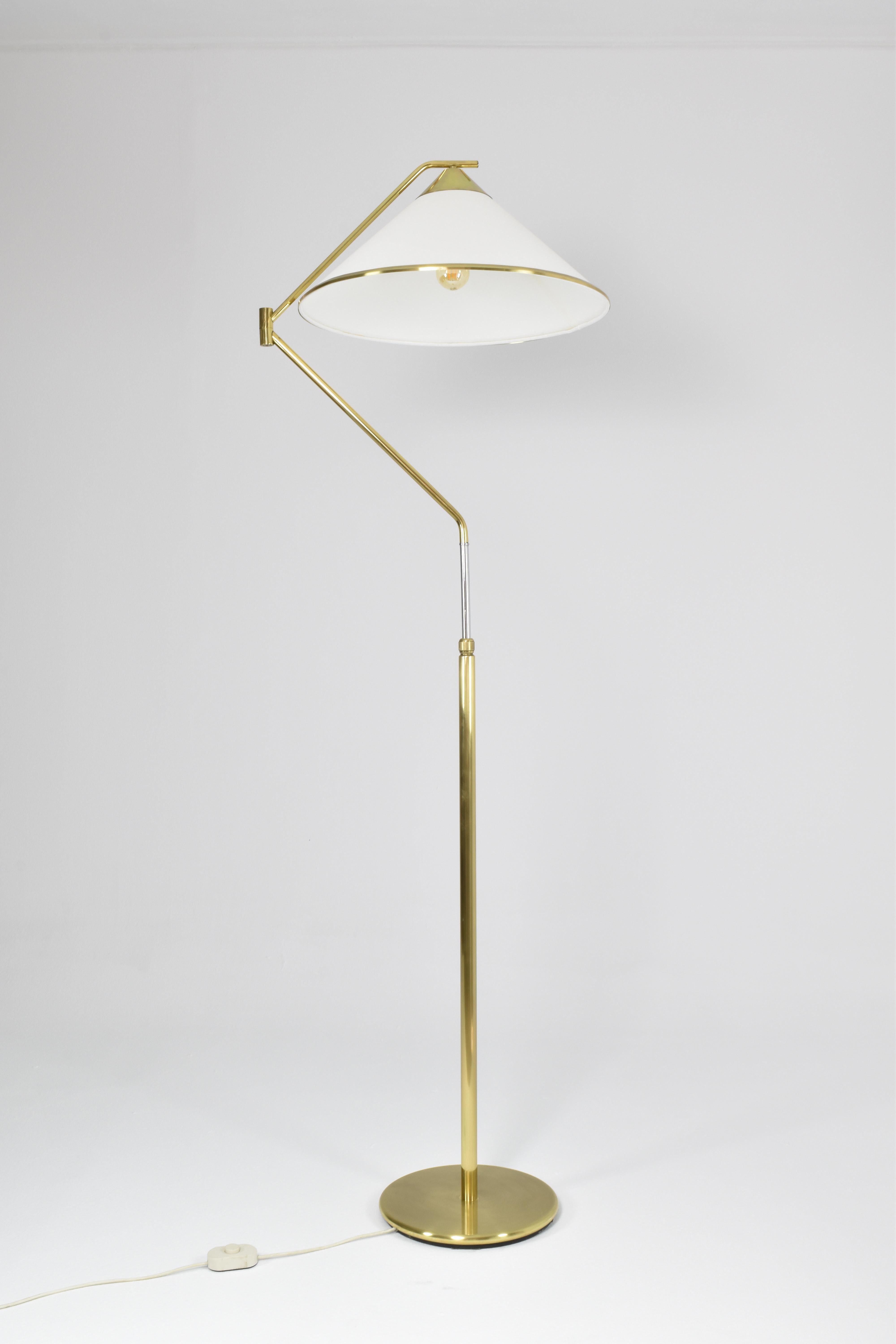1940's Italian brass floor lamp by Arredoluce Monza  In Good Condition For Sale In Paris, FR