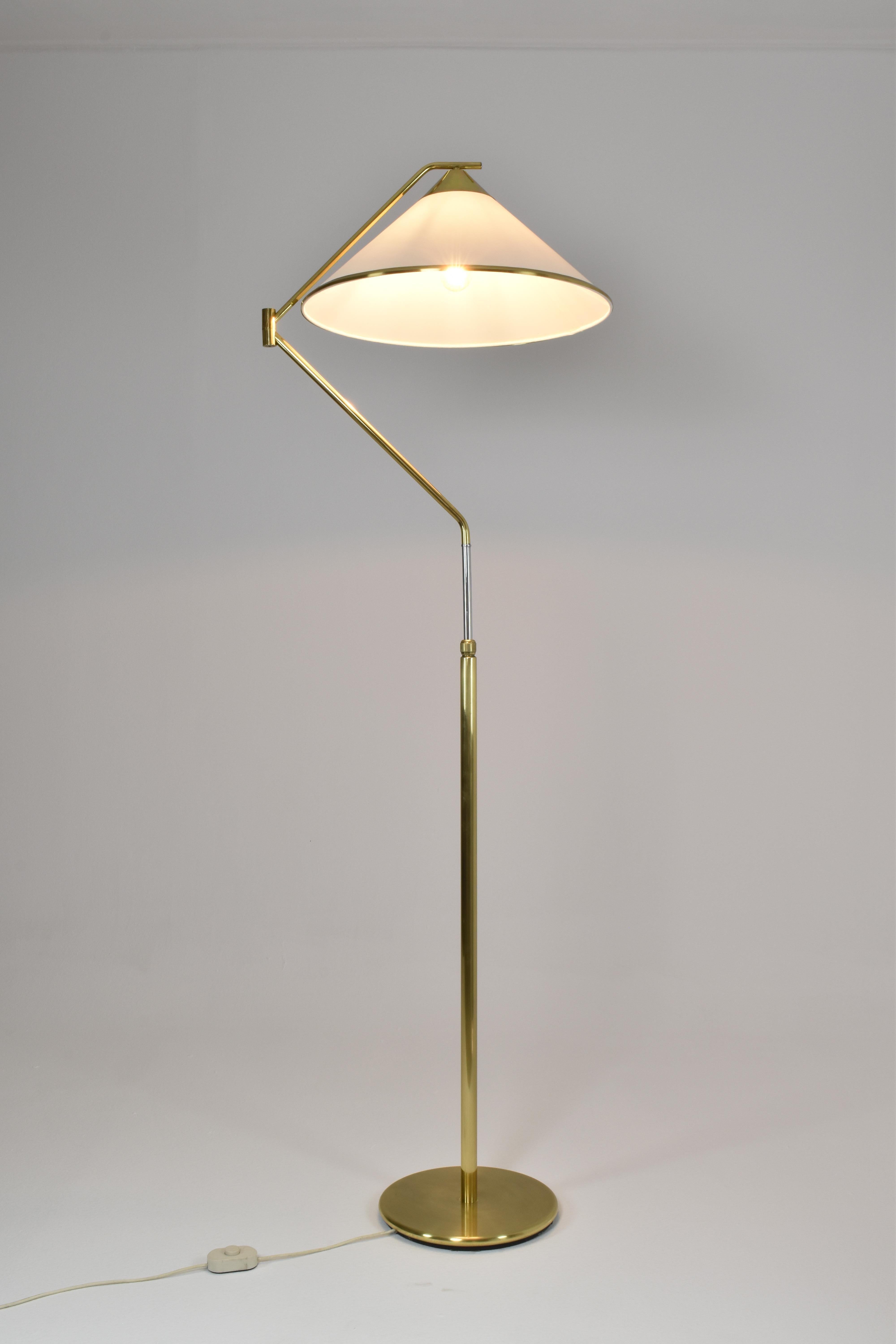 Italienische Stehlampe aus Messing von Arredoluce Monza aus den 1940er Jahren  (20. Jahrhundert)