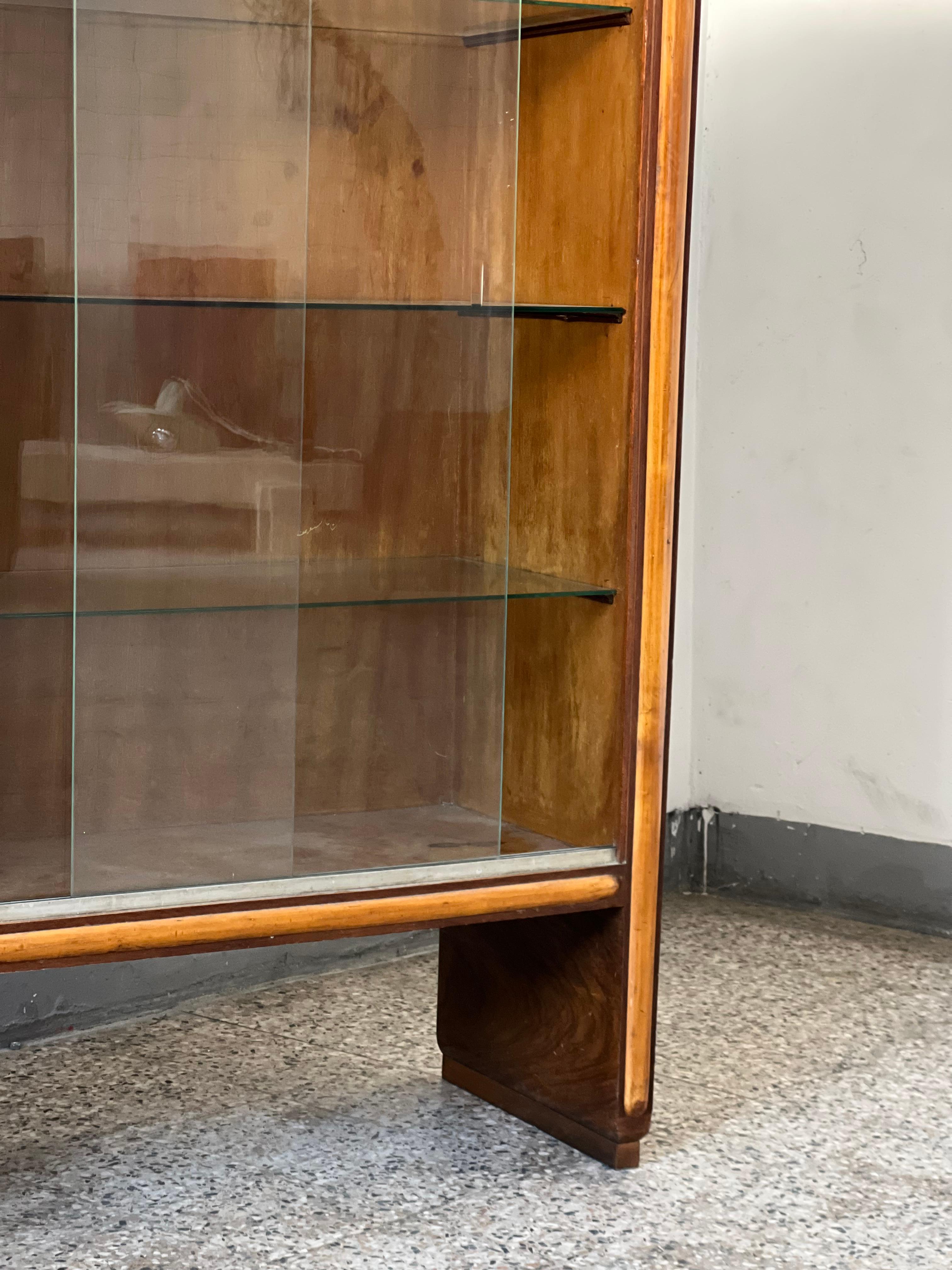 Armoire italienne des années 1940 crédence bar display avec porte vitrée style art déco en vente 6