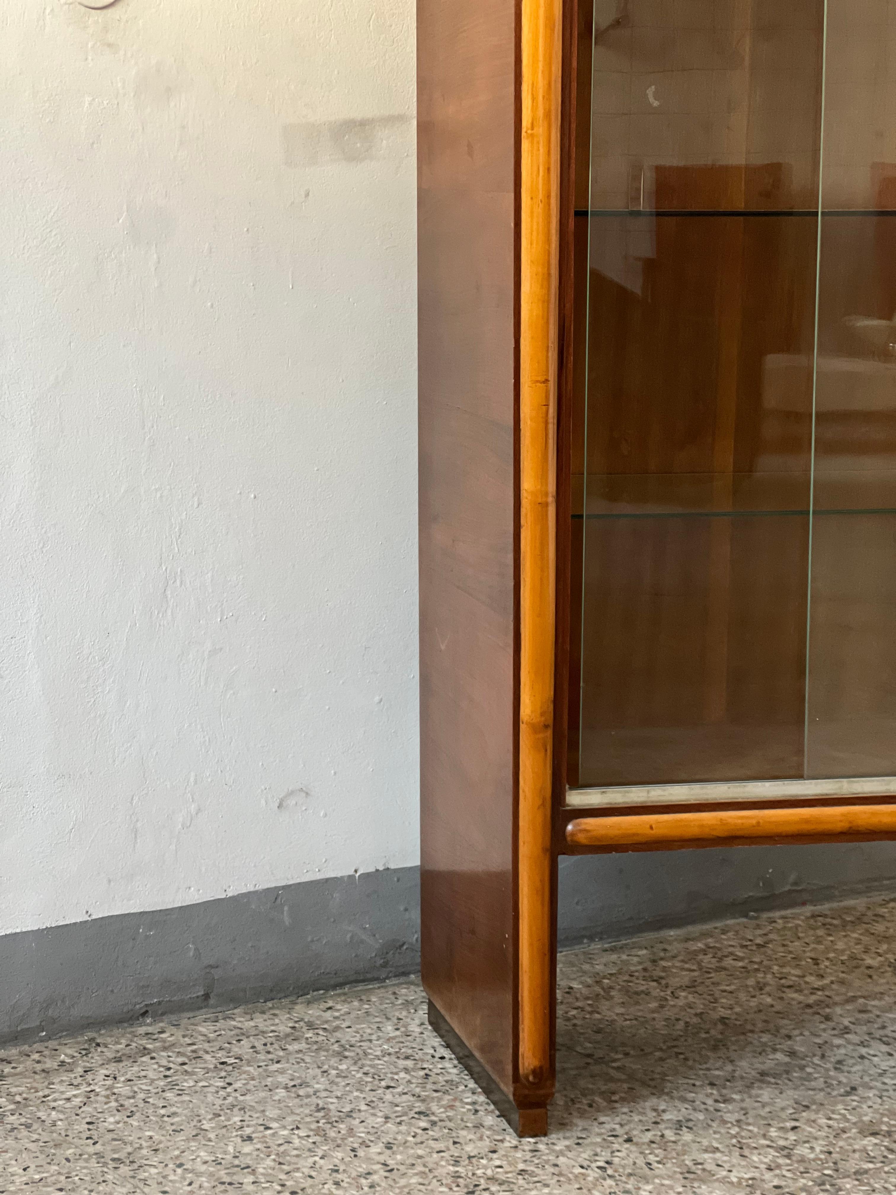 Armoire italienne des années 1940 crédence bar display avec porte vitrée style art déco en vente 7