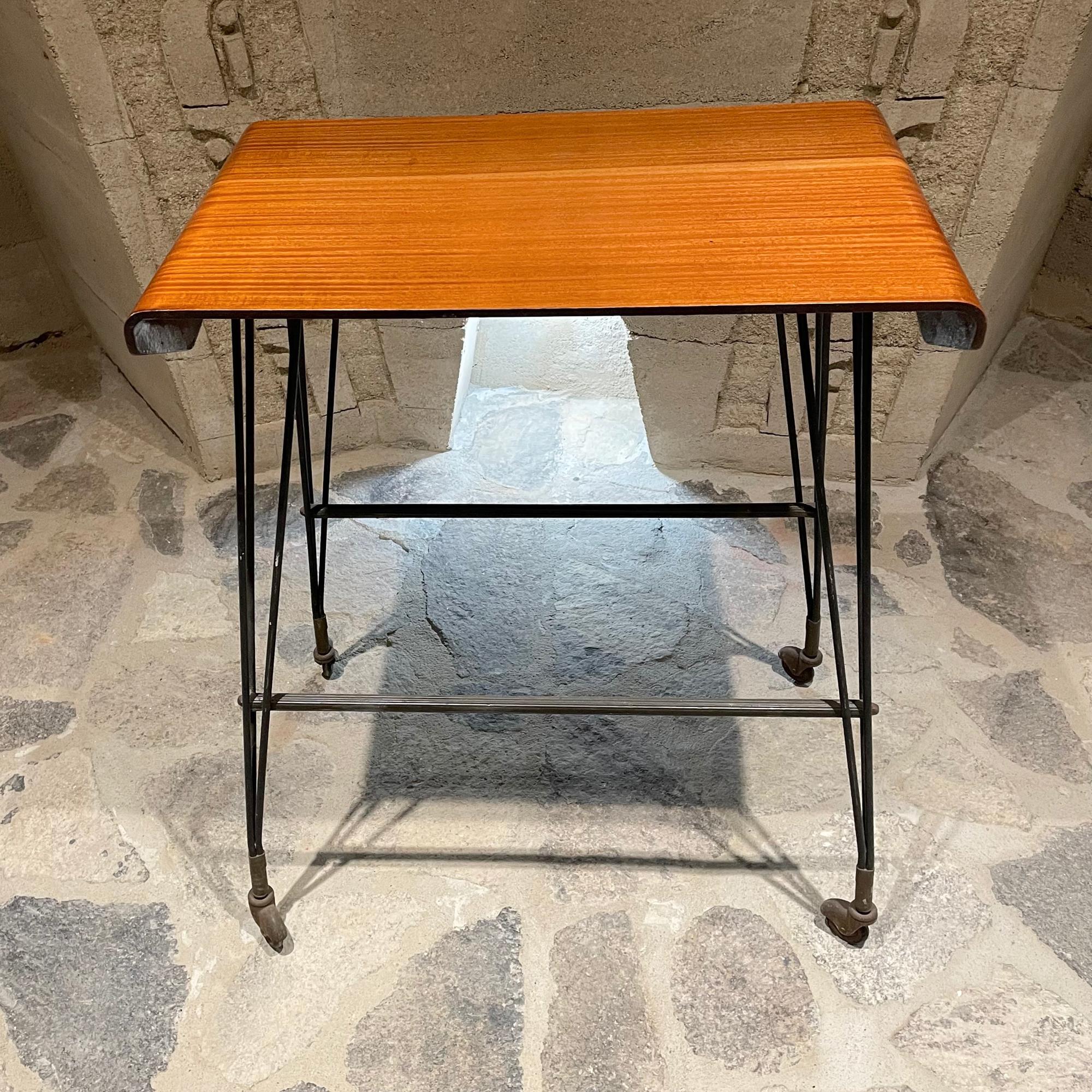 Mid-Century Modern 1940s Italian Rolling TV Tray Table Italy For Sale