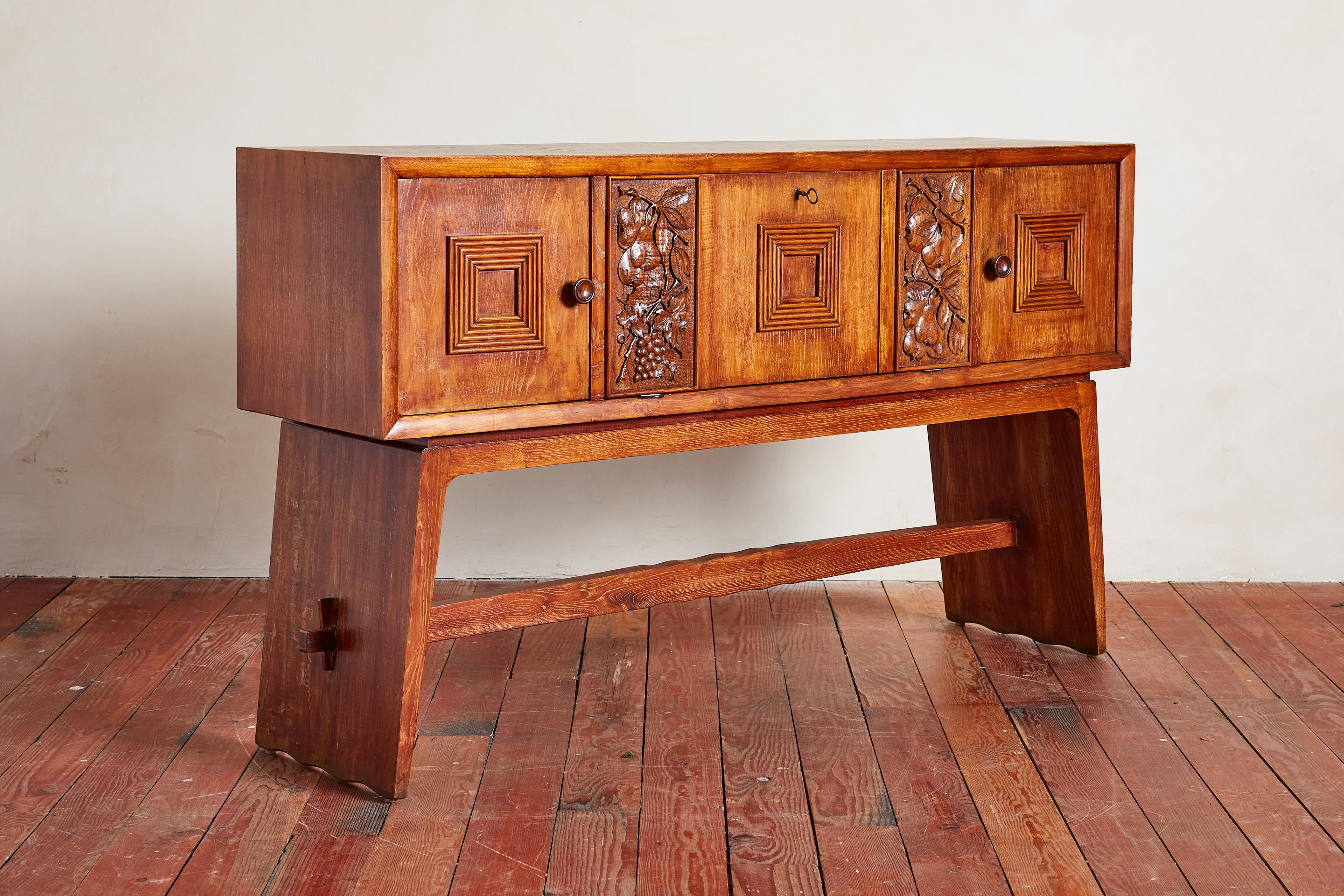 1940's Italian Carved Sideboard In Good Condition For Sale In Beverly Hills, CA