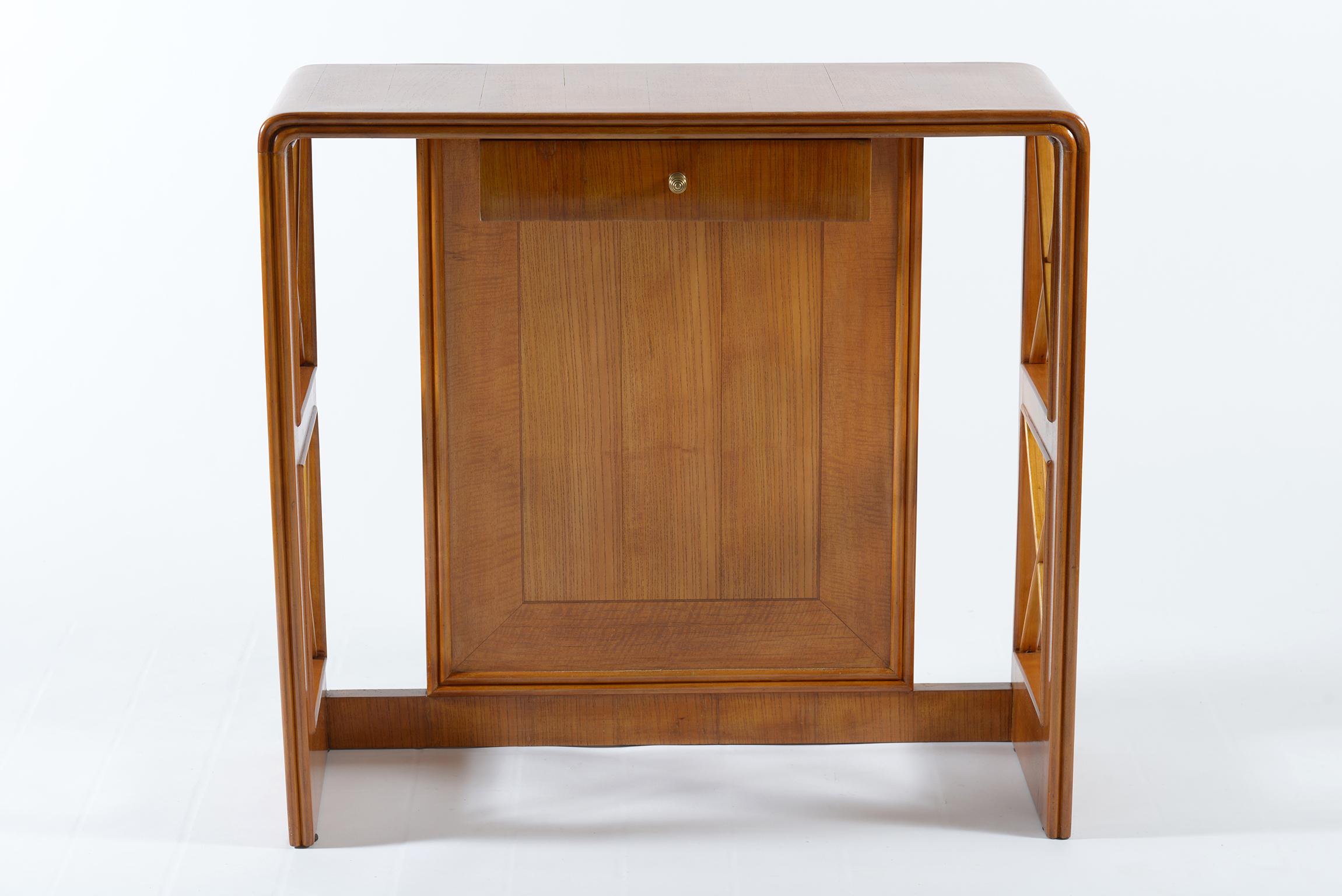 Midcentury 1940s Italian precious warm blond walnut console with central detached drawer and handle in brass casting, sides with crossed wooden panels that from lateral support by curving becomes the top of the console.

   