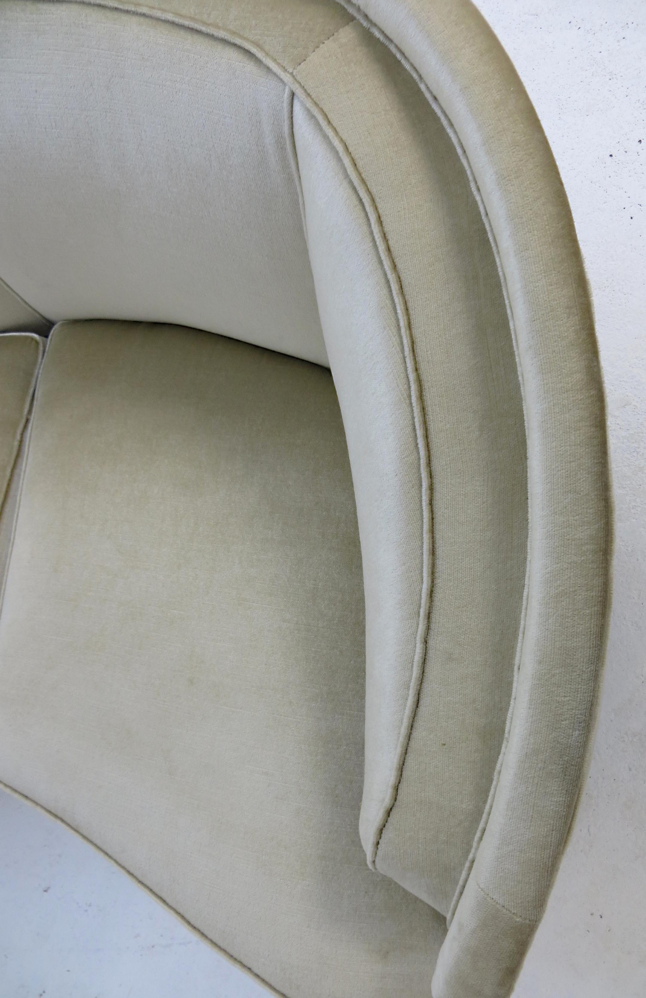 1940s Italian Modern Curved Vintage Design Sofa in Beige Velvet-Velour, 3-Seater For Sale 2