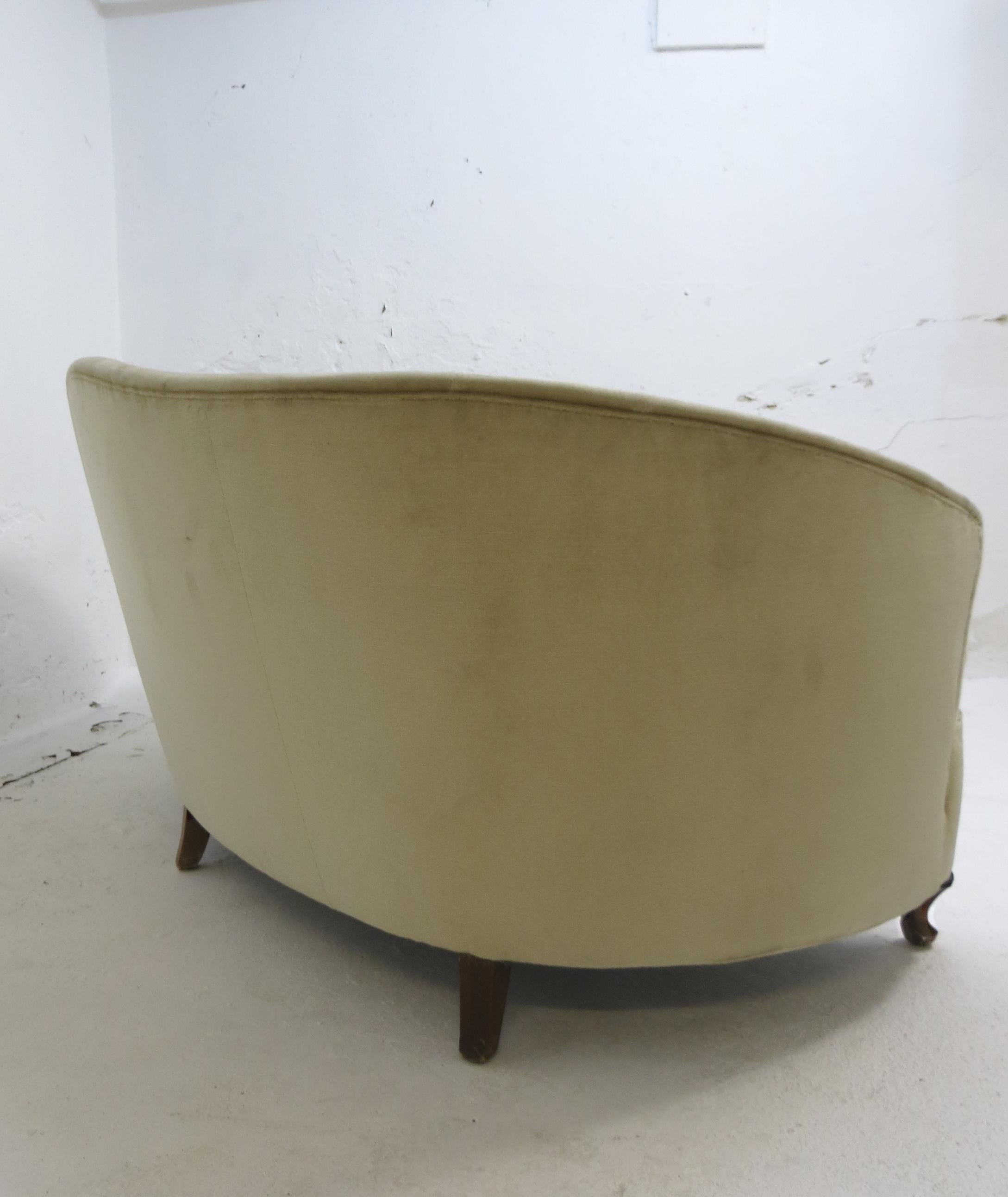 Mid-20th Century 1940s Italian Modern Curved Vintage Design Sofa in Beige Velvet-Velour, 3-Seater For Sale