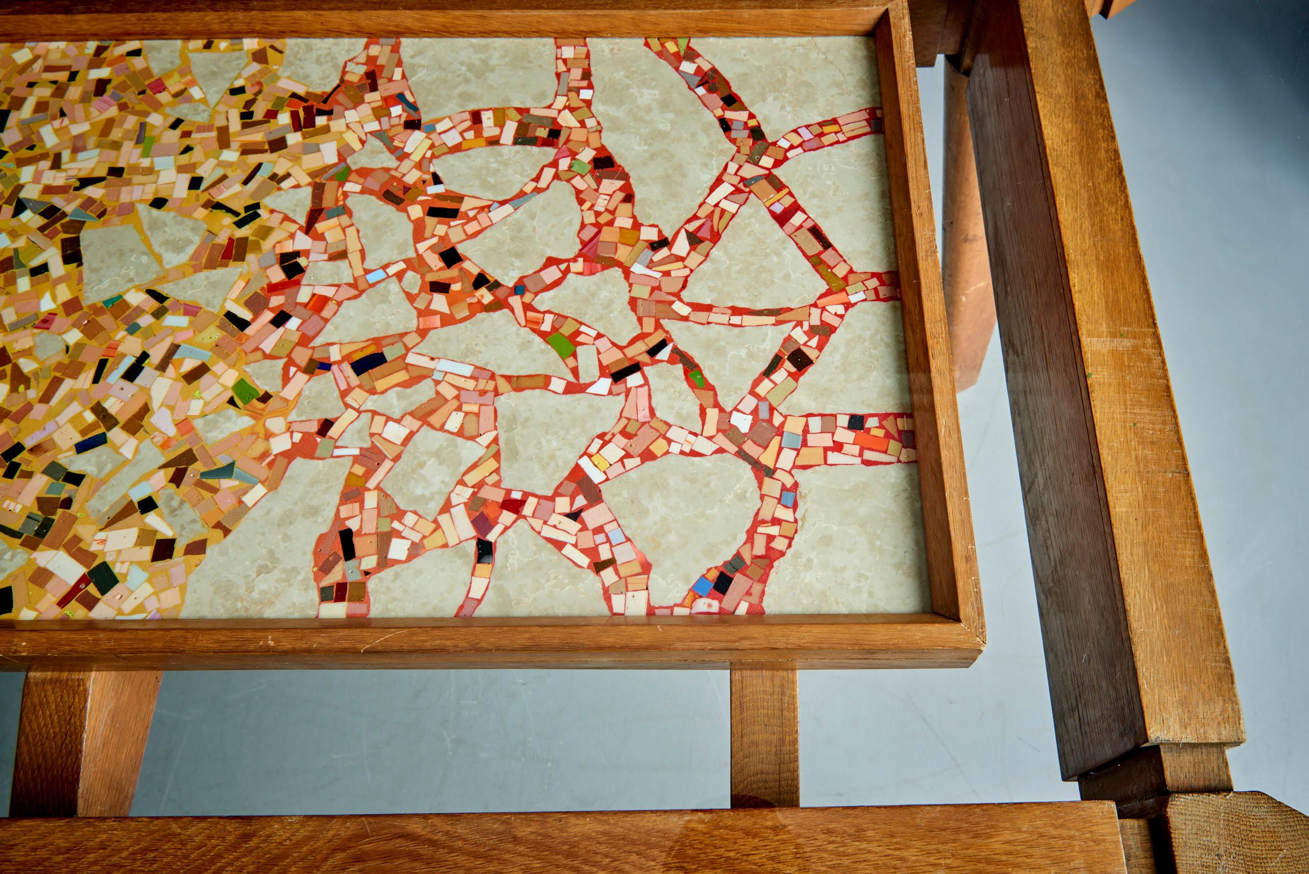 Table de salle à manger italienne des années 1940 avec incrustation artisanale en terrazzo par Felix Muhrhofer Bon état - En vente à Berlin, DE