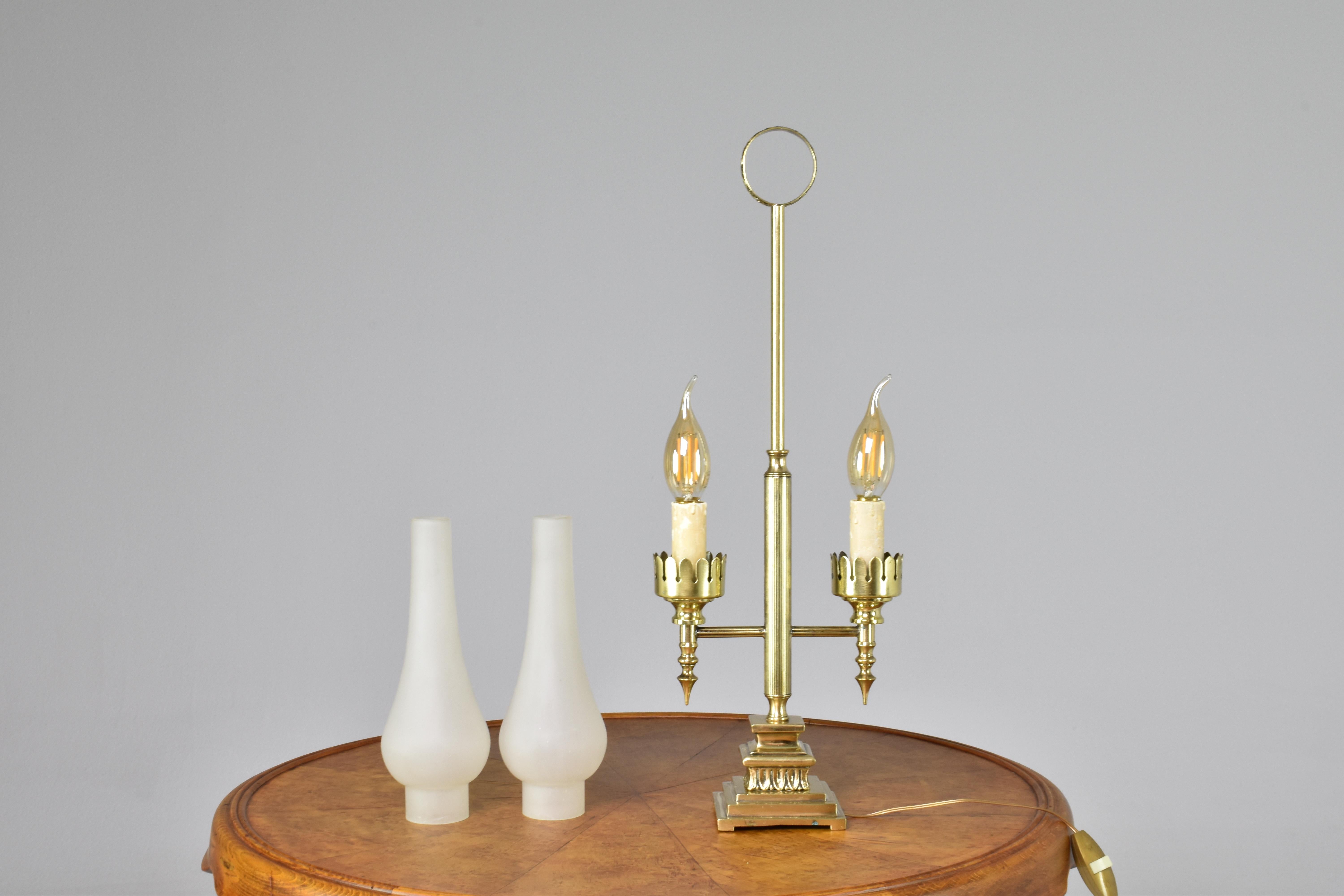 Lampe de table italienne des années 1940 en laiton double avec poignée  en vente 5