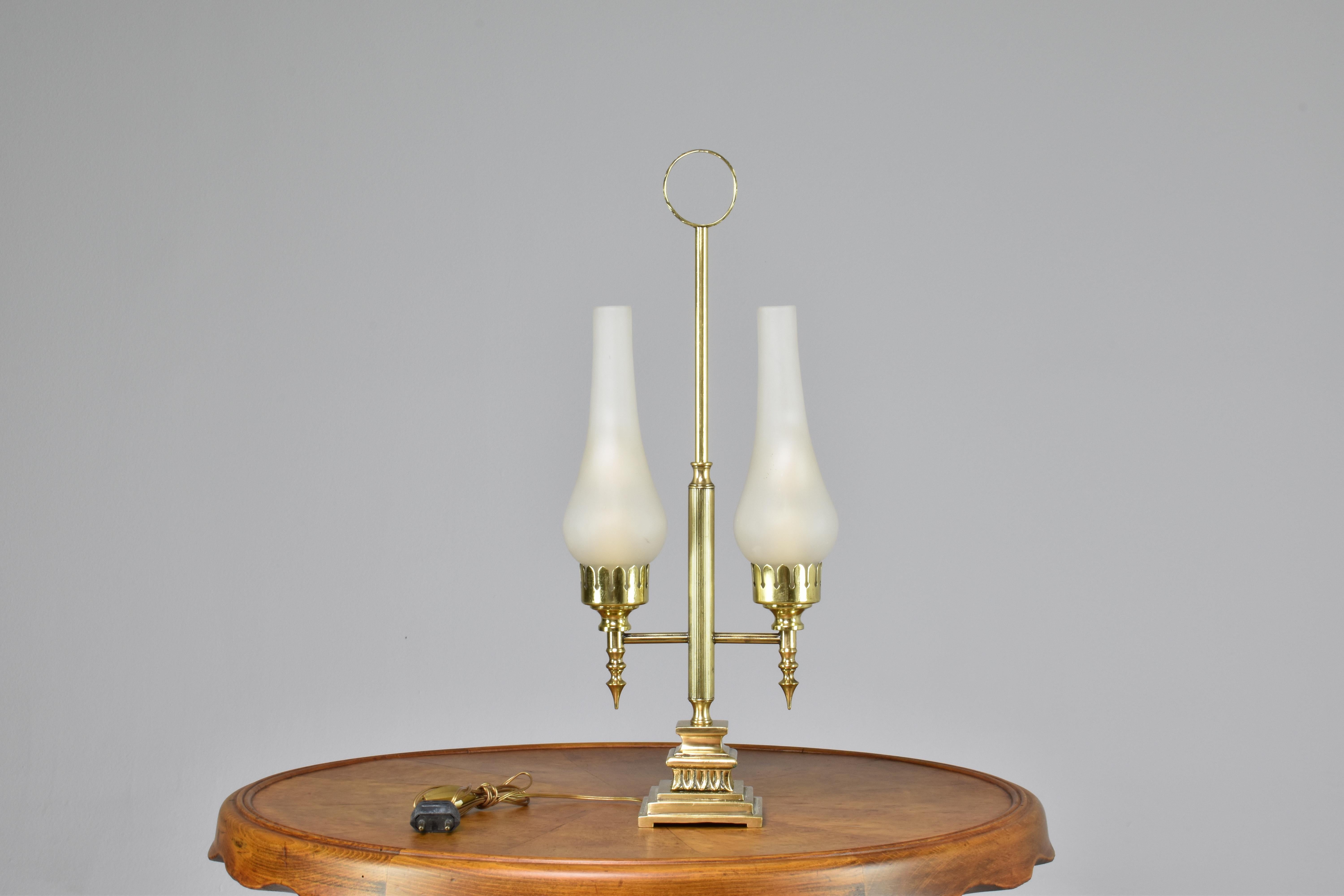1940s Italian Double Brass Table Lamp with Handle  In Good Condition For Sale In Paris, FR
