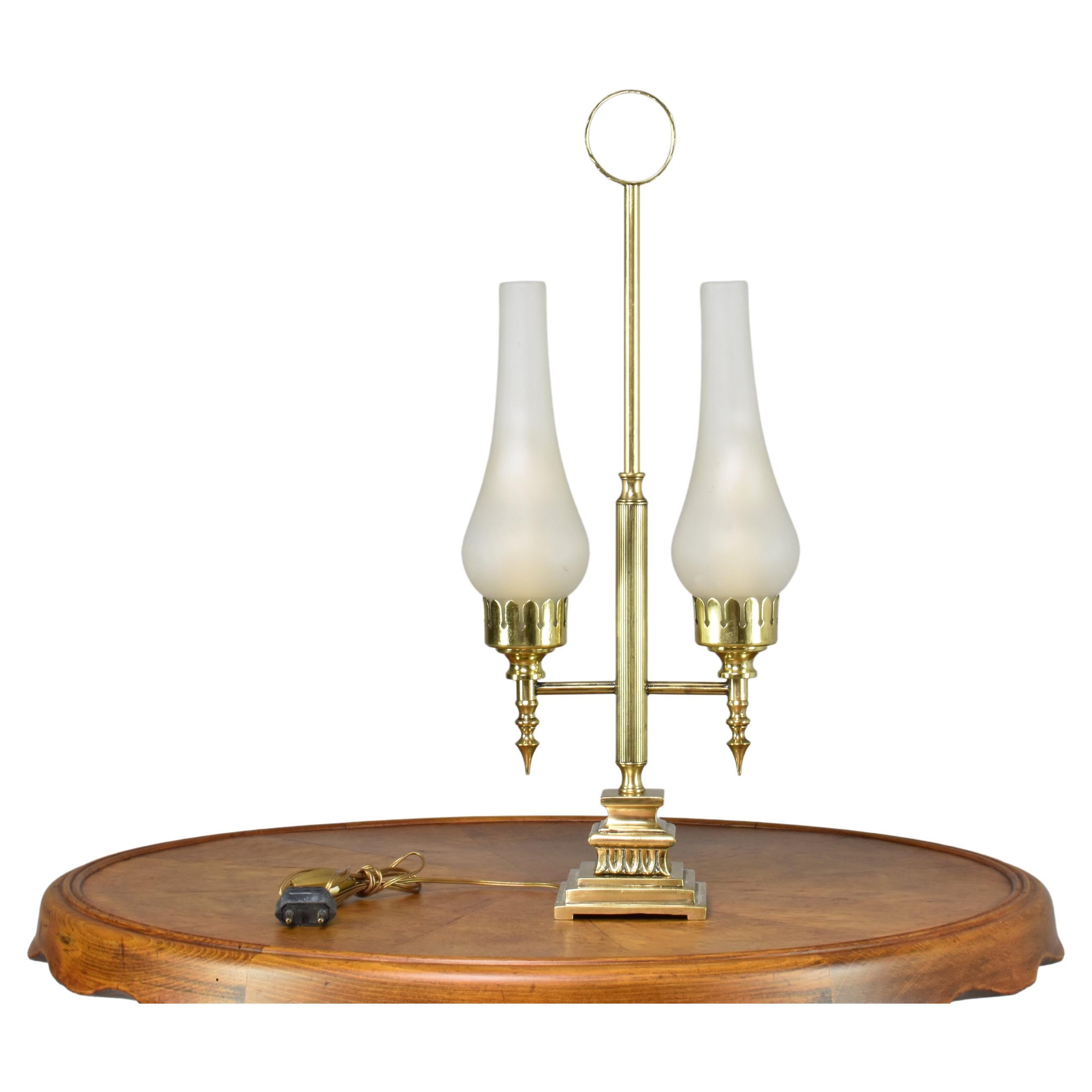 Lampe de table italienne des années 1940 en laiton double avec poignée  en vente