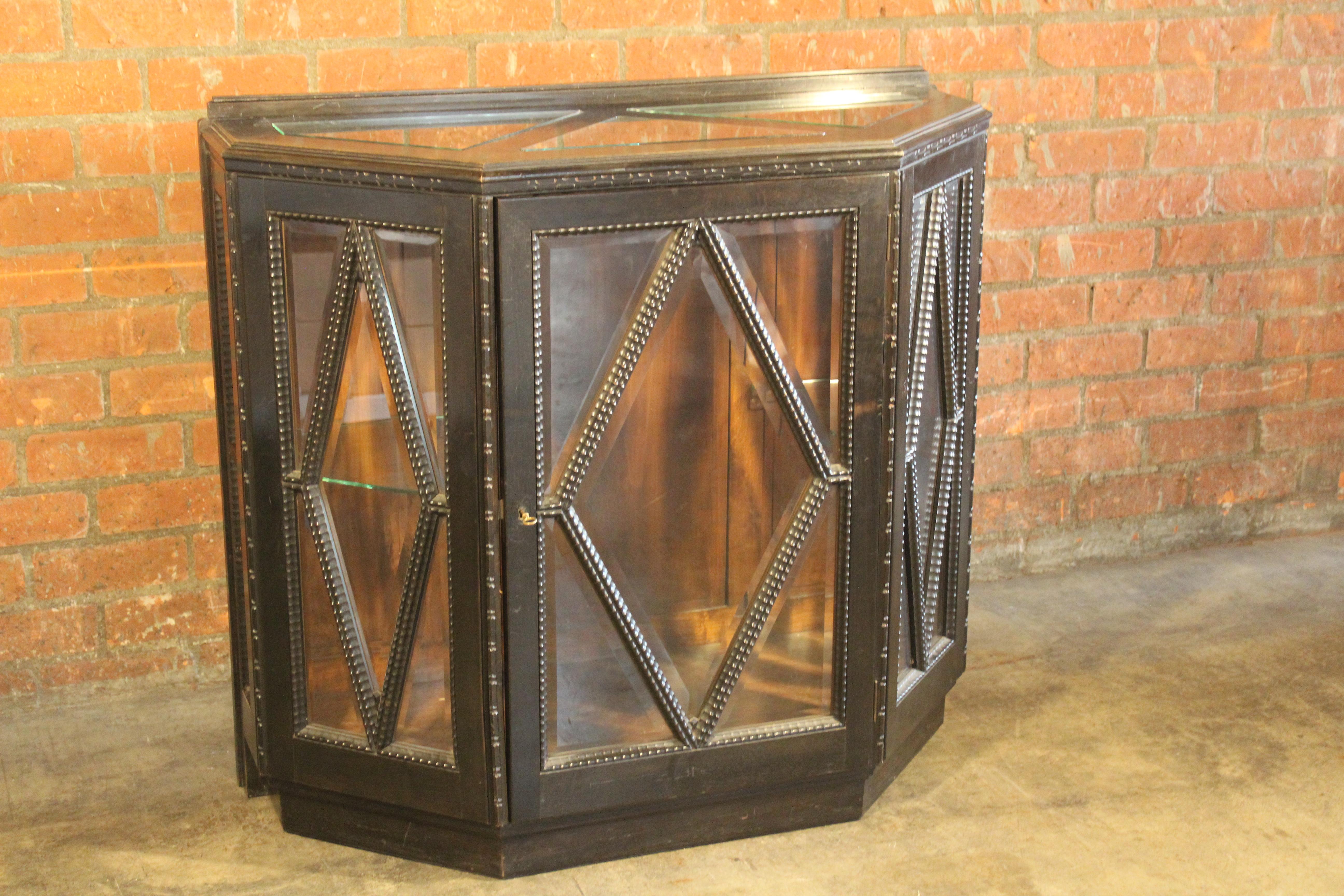Mid-20th Century 1940s Italian Faceted Carved Vitrine Cabinet For Sale