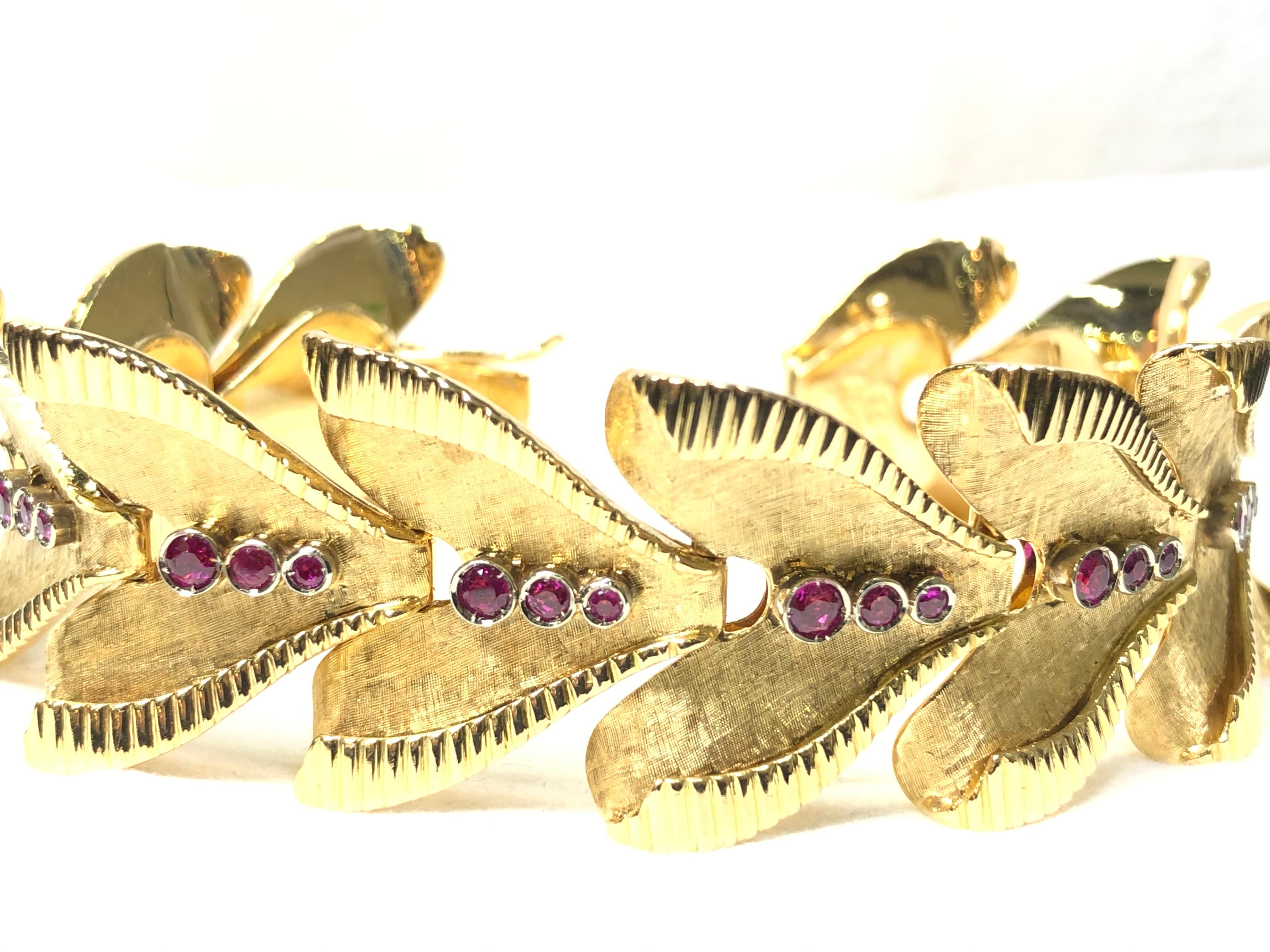 1940s Italian Futurist Gold and Ruby Bracelet In Good Condition For Sale In New York, NY