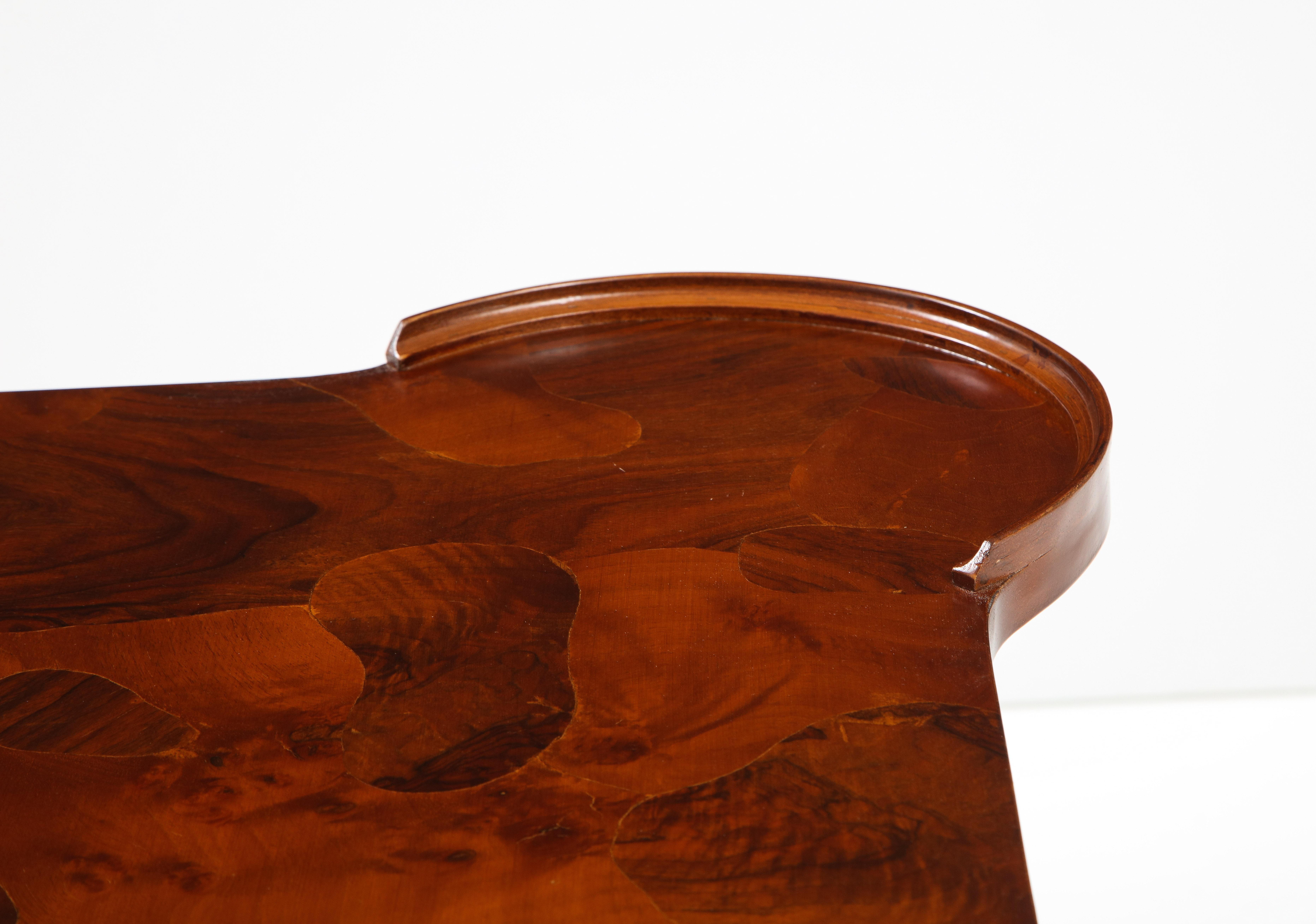 Austernholz-Spieltisch aus den 1940er Jahren mit Wellenschliff-Details im Angebot 2
