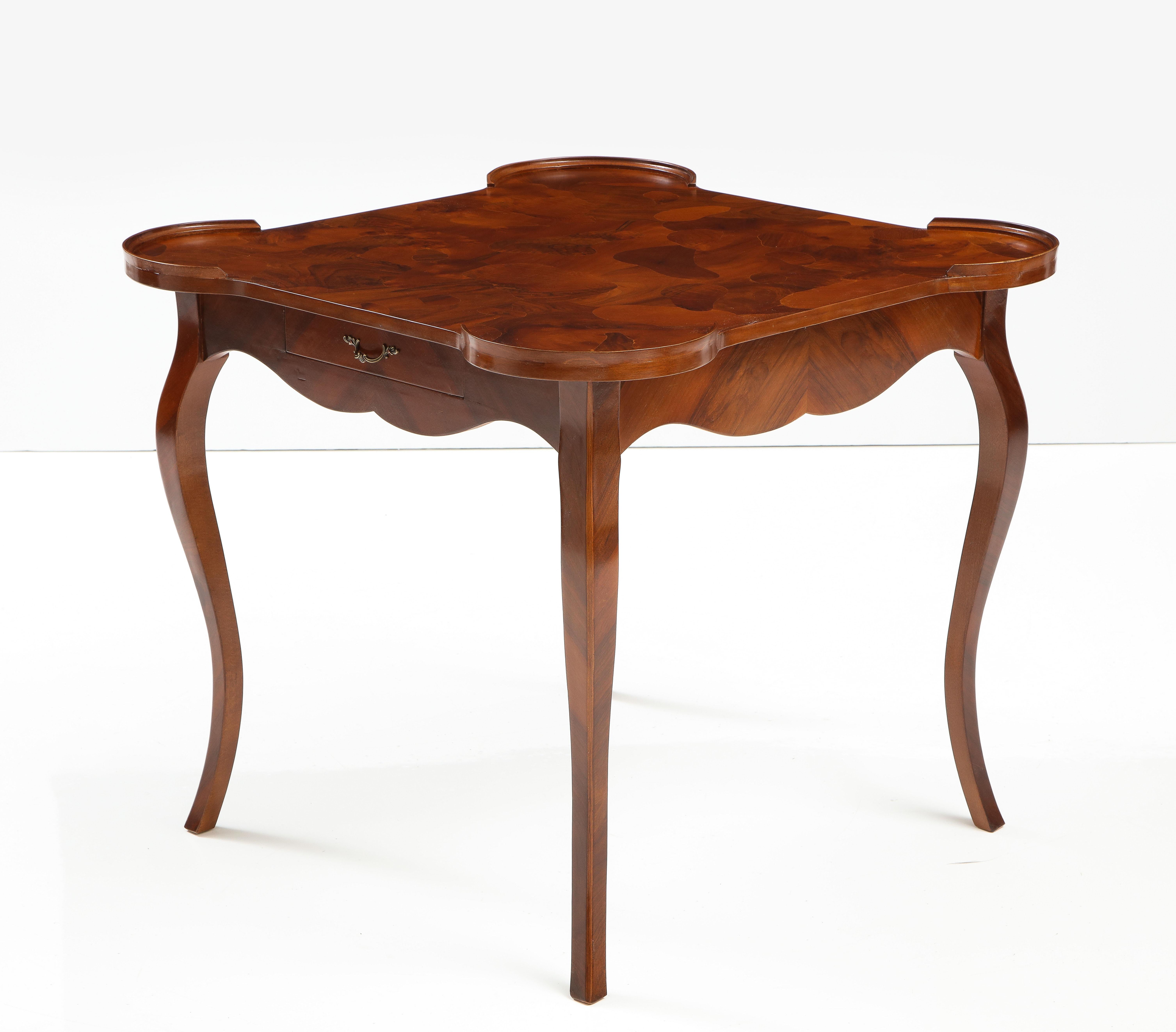 1940's Oyster Burl-wood Game Table With Scalloped Detail In Good Condition For Sale In New York, NY