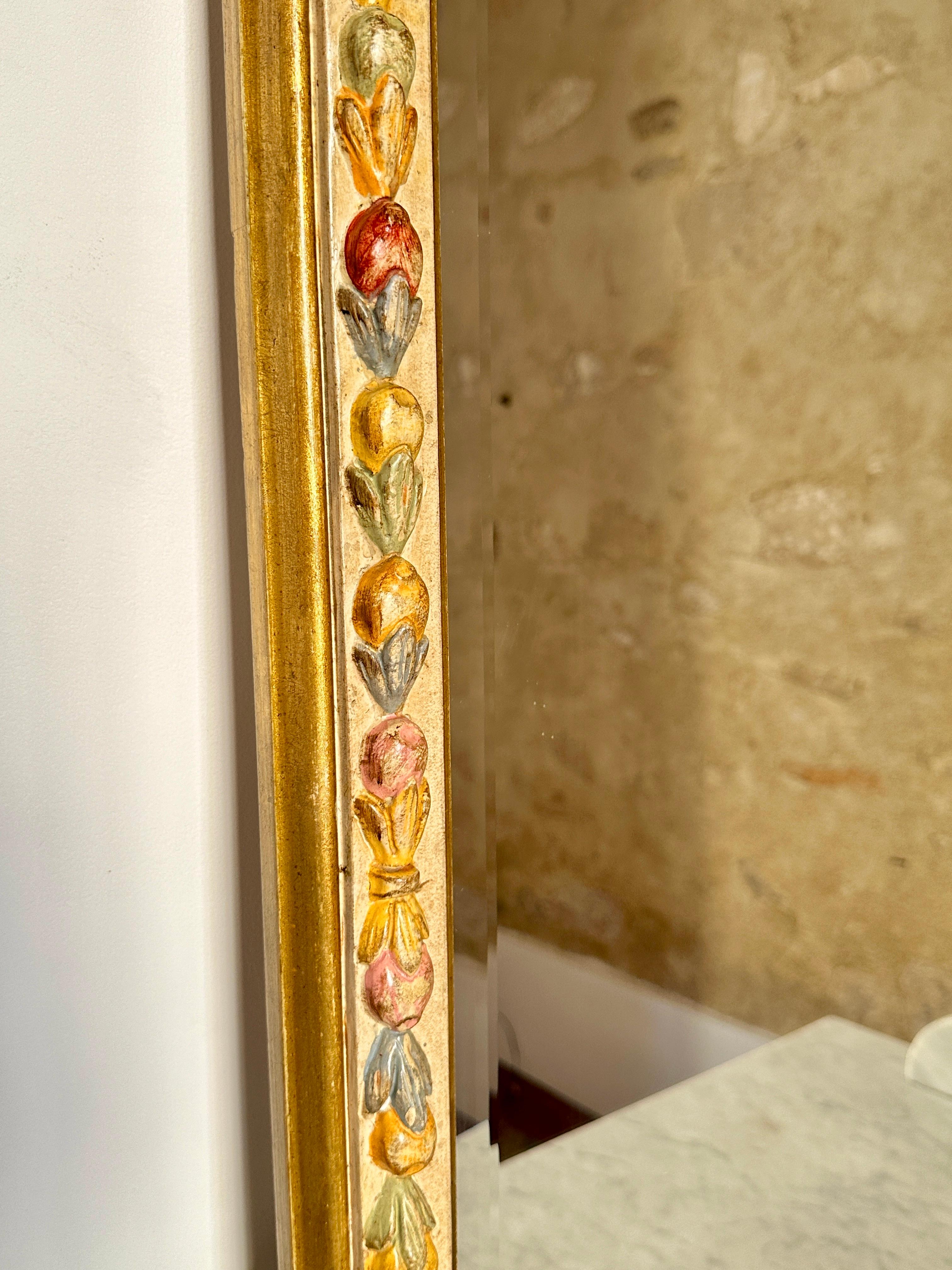 Italienischer vergoldeter und polychromierter italienischer Spiegel aus den 1940er Jahren (Vergoldet)