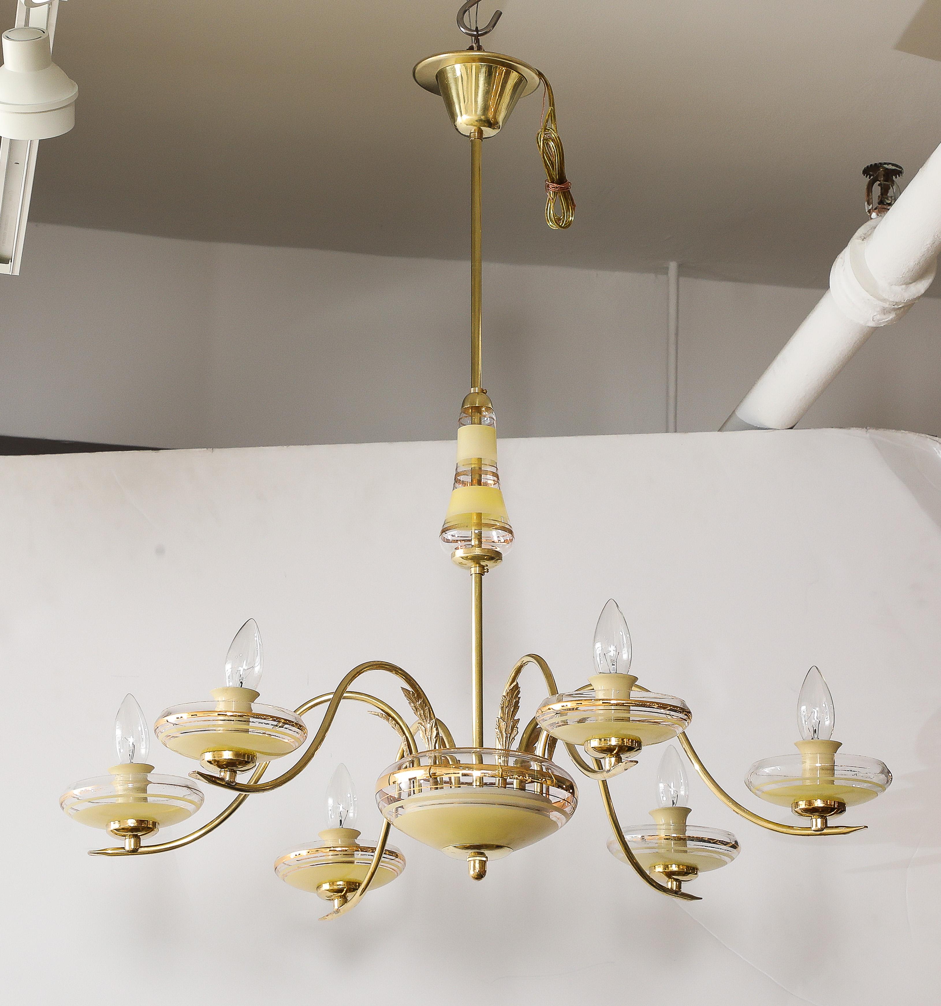 Lampadario a 6 bracci in vetro e ottone italiano degli anni '40 in vendita 3