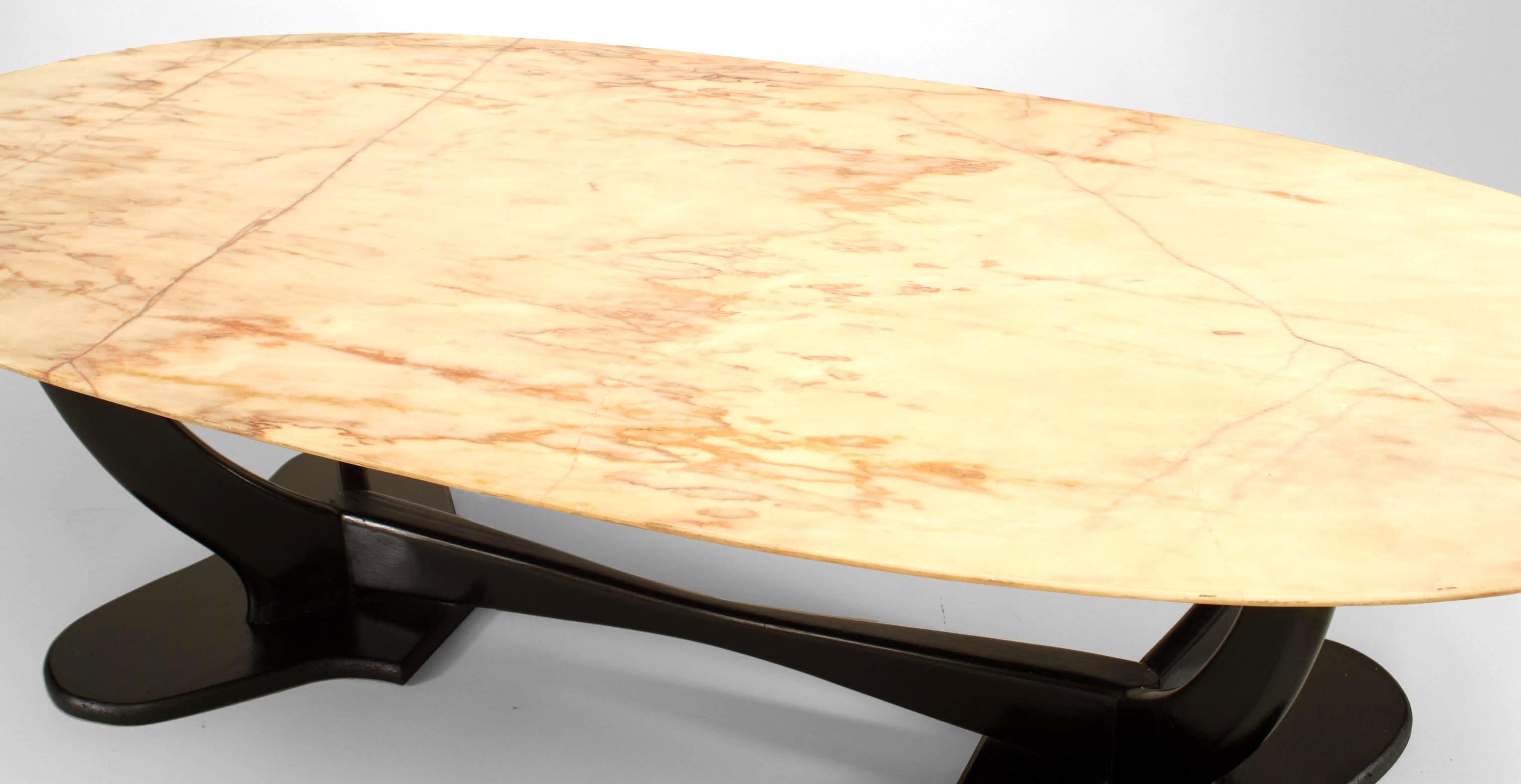 Moderne Table basse Vittorio Dassi mi-siècle en bois ébénisé et plateau en marbre beige en vente