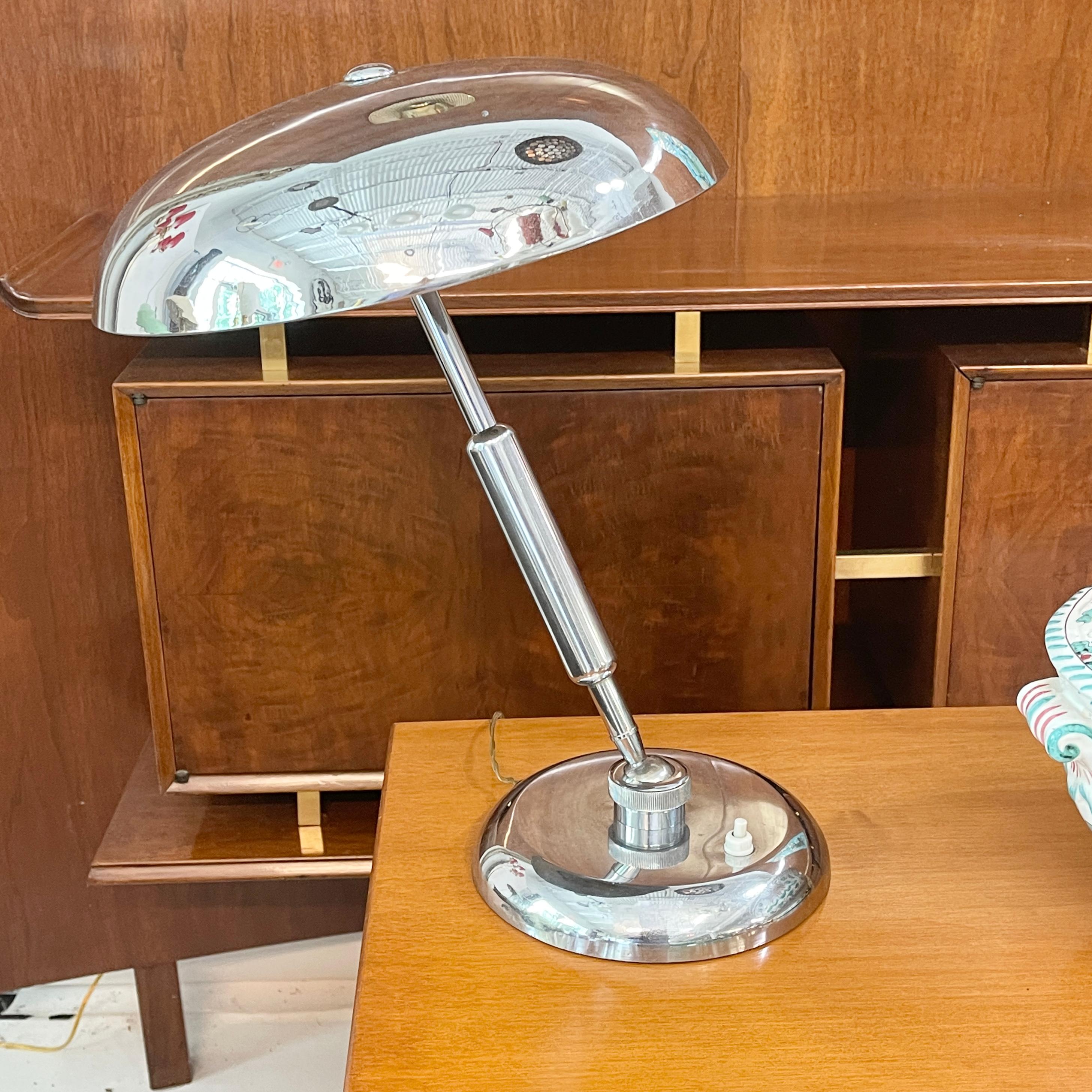 Milieu du XXe siècle Lampe de bureau italienne multifonctionnelle en chrome des années 1940 en vente