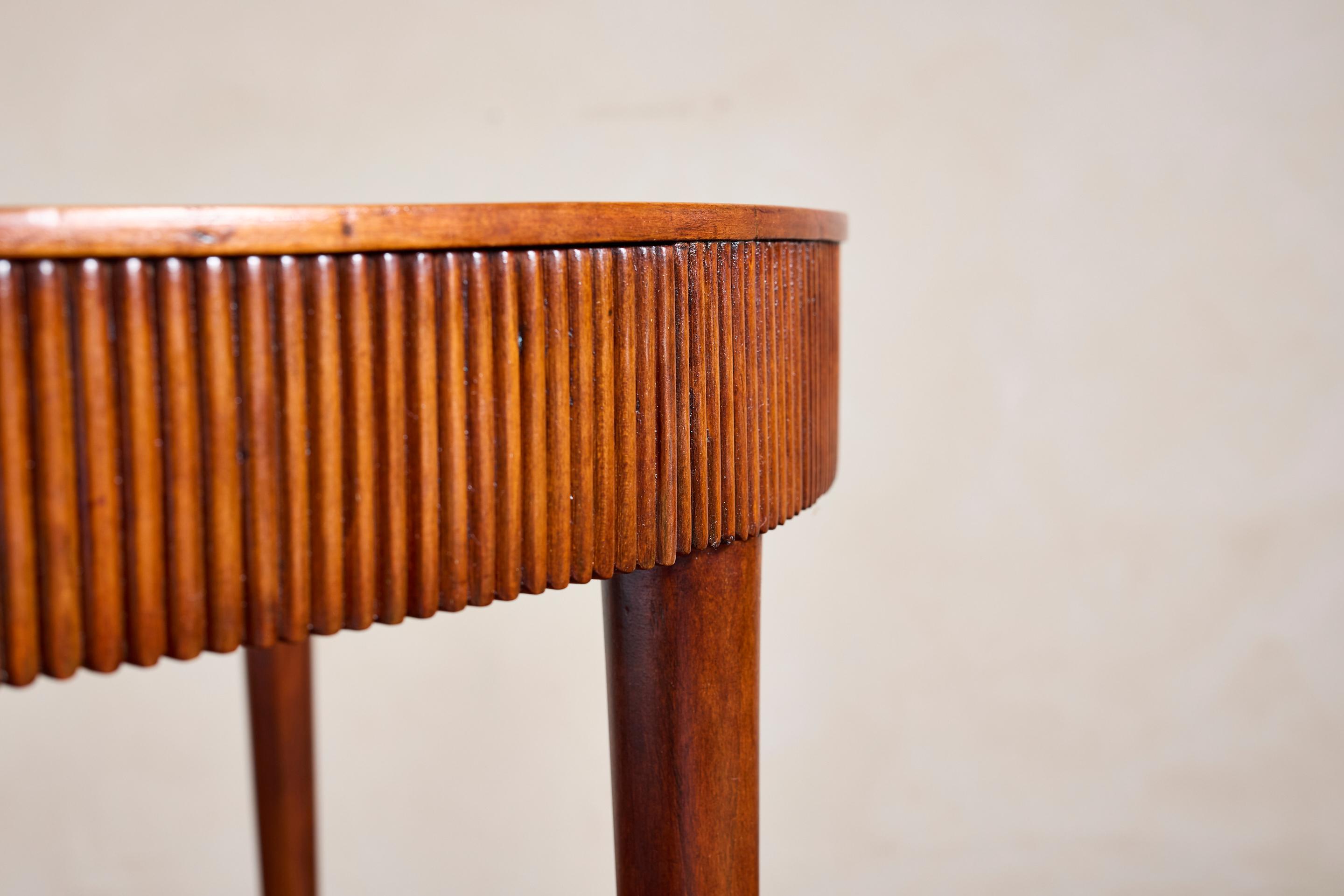 1940's Italian Oak Table w/ Drawers For Sale 5