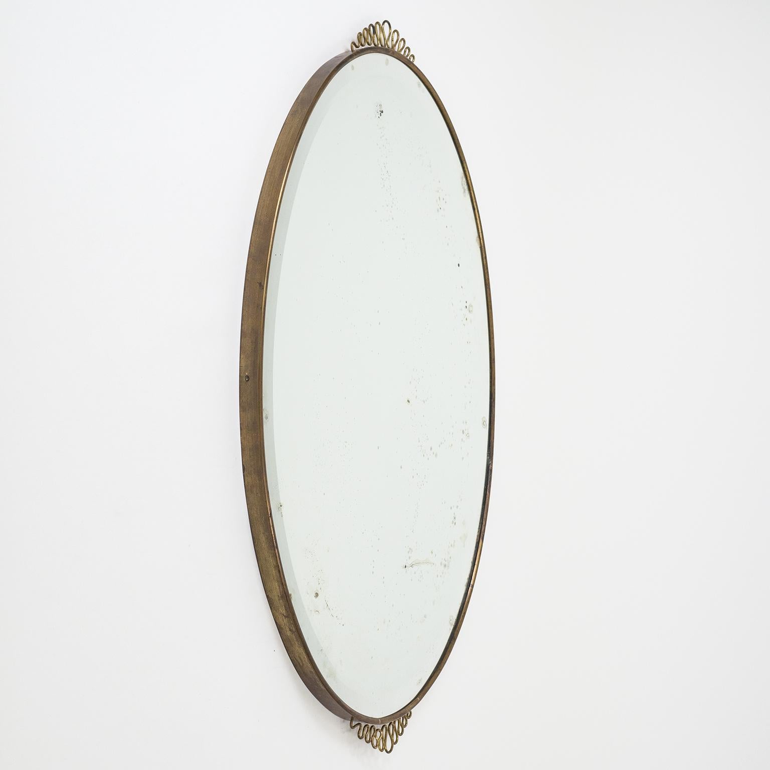 1940s Italian Oval Brass Mirror (Mitte des 20. Jahrhunderts)