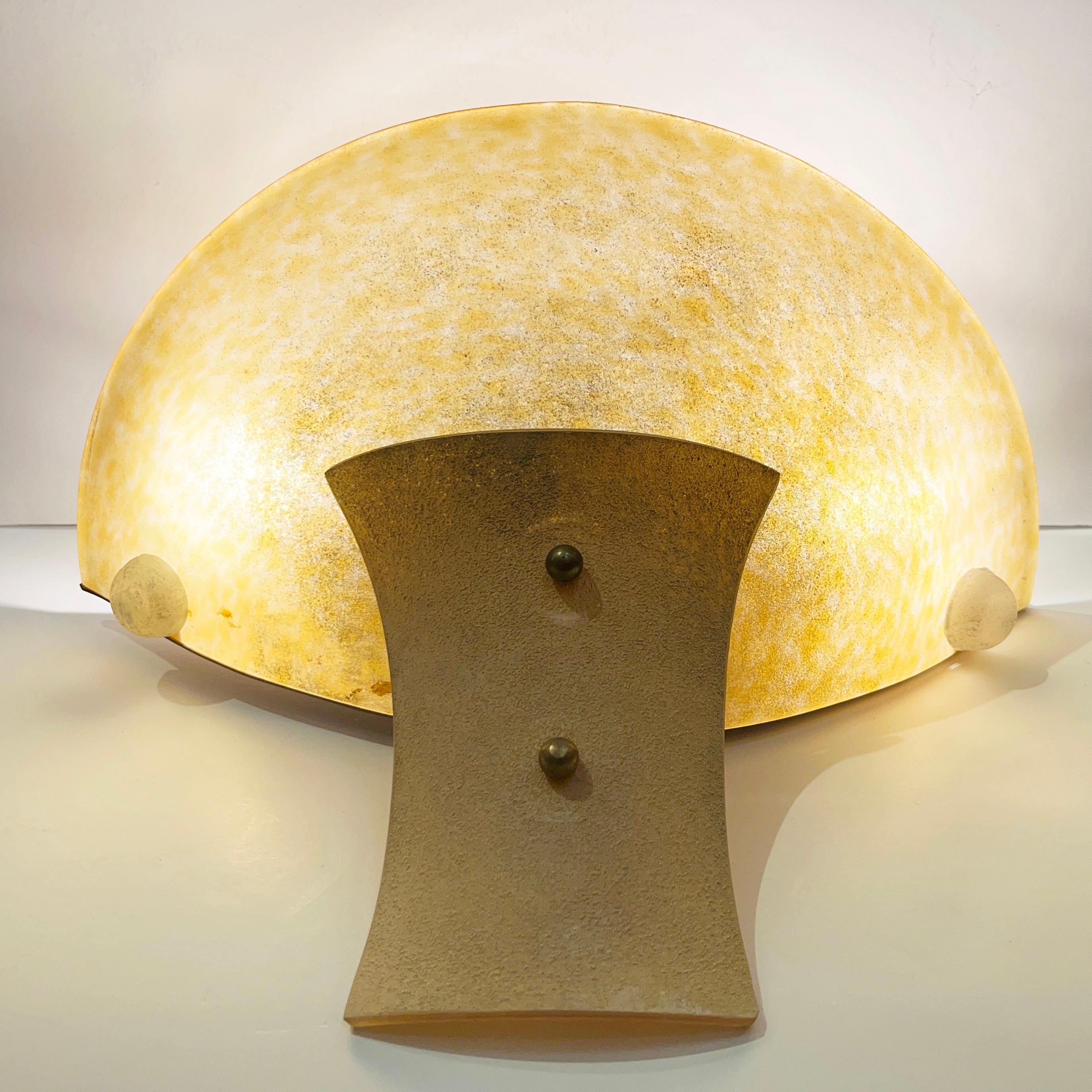 1940s Italian Pair of Antique Art Deco Design Scavo Golden Murano Glass Sconces For Sale 4