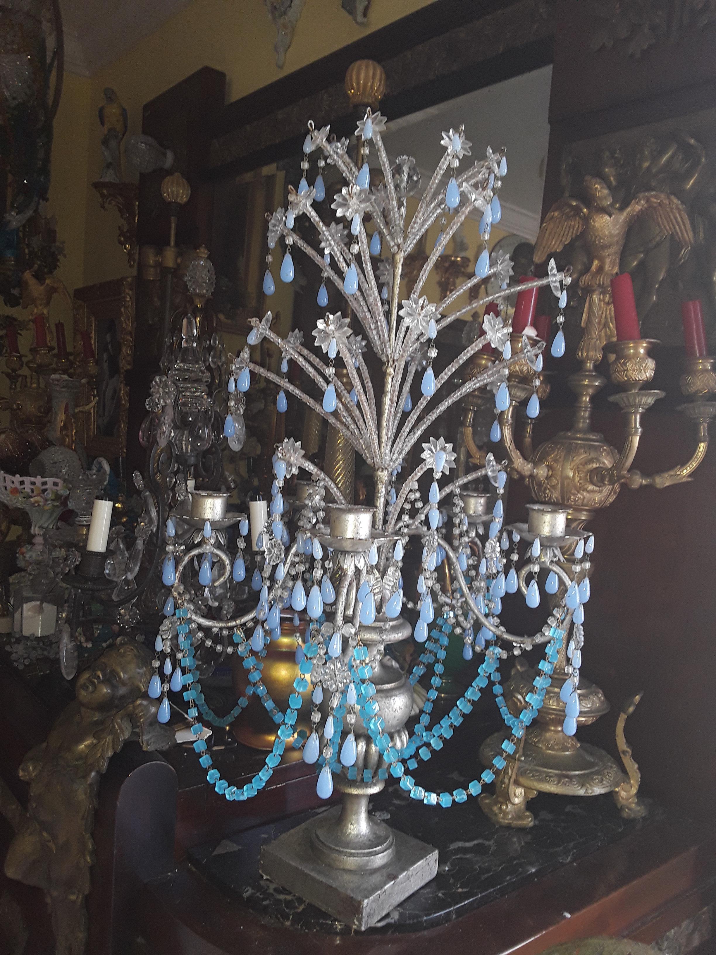 Candélabre de style Régence italienne des années 1940, en bois argenté avec cristaux et gerbes d'opaline bleue en vente 8