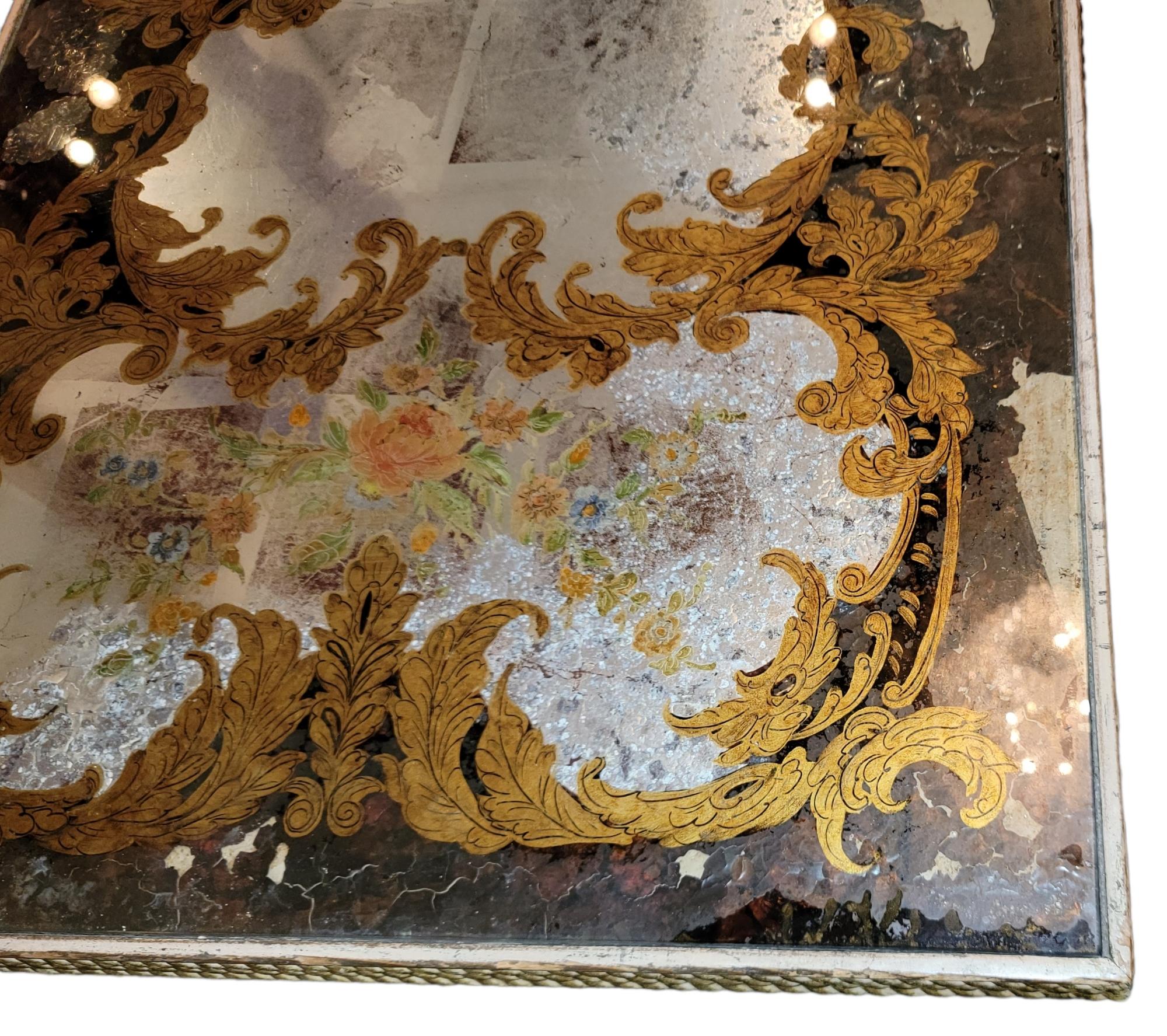 Miroir Table basse italienne des années 1940 en bois doré et verre peint à l'envers en vente
