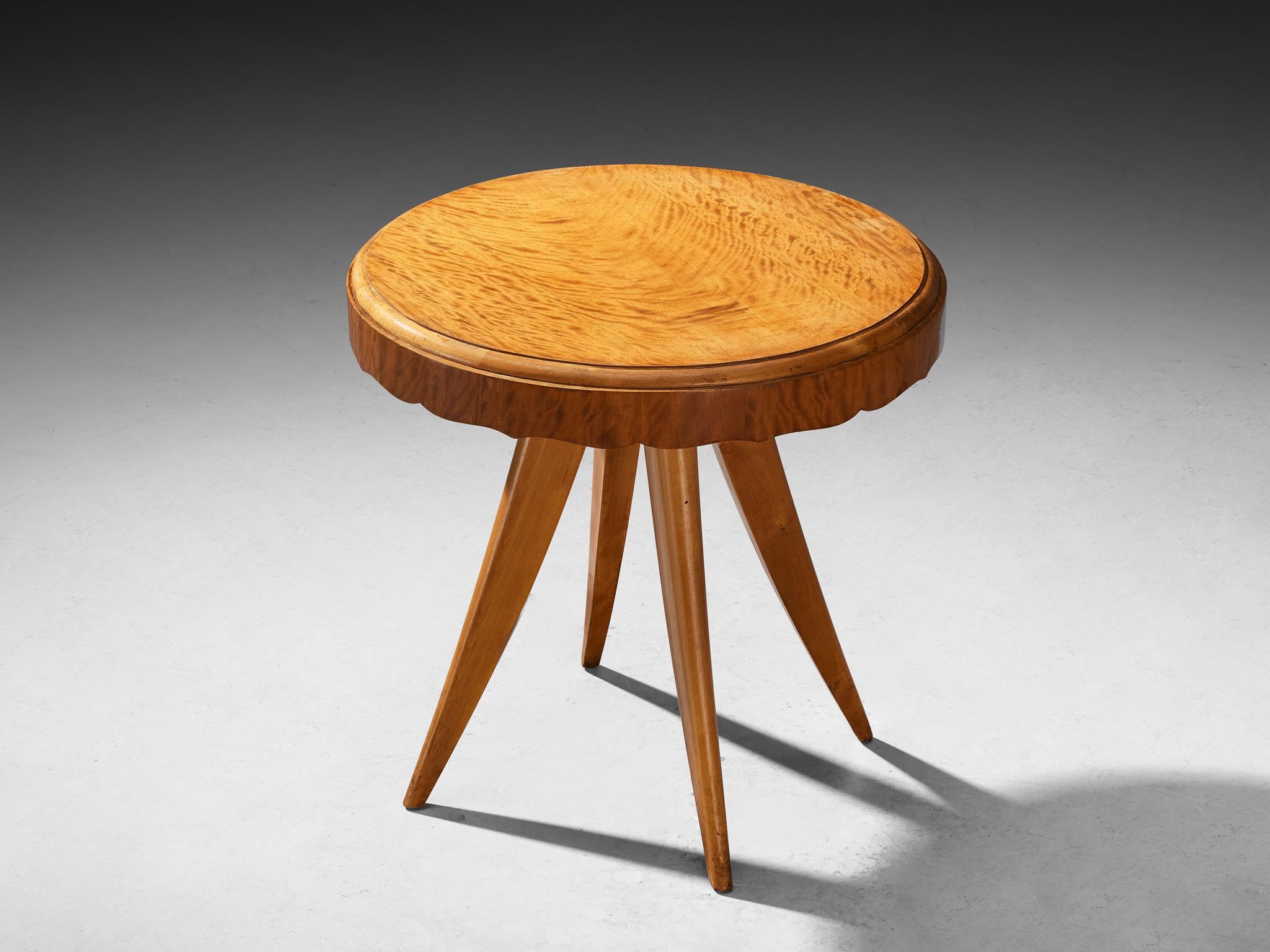 Side table, walnut, Italy, 1940s

This small Italian table from the 1940s is a graceful piece with excellent woodwork. The first thing you notice is the round tabletop with its slightly raised and subtly beveled edge. The underside of the top,