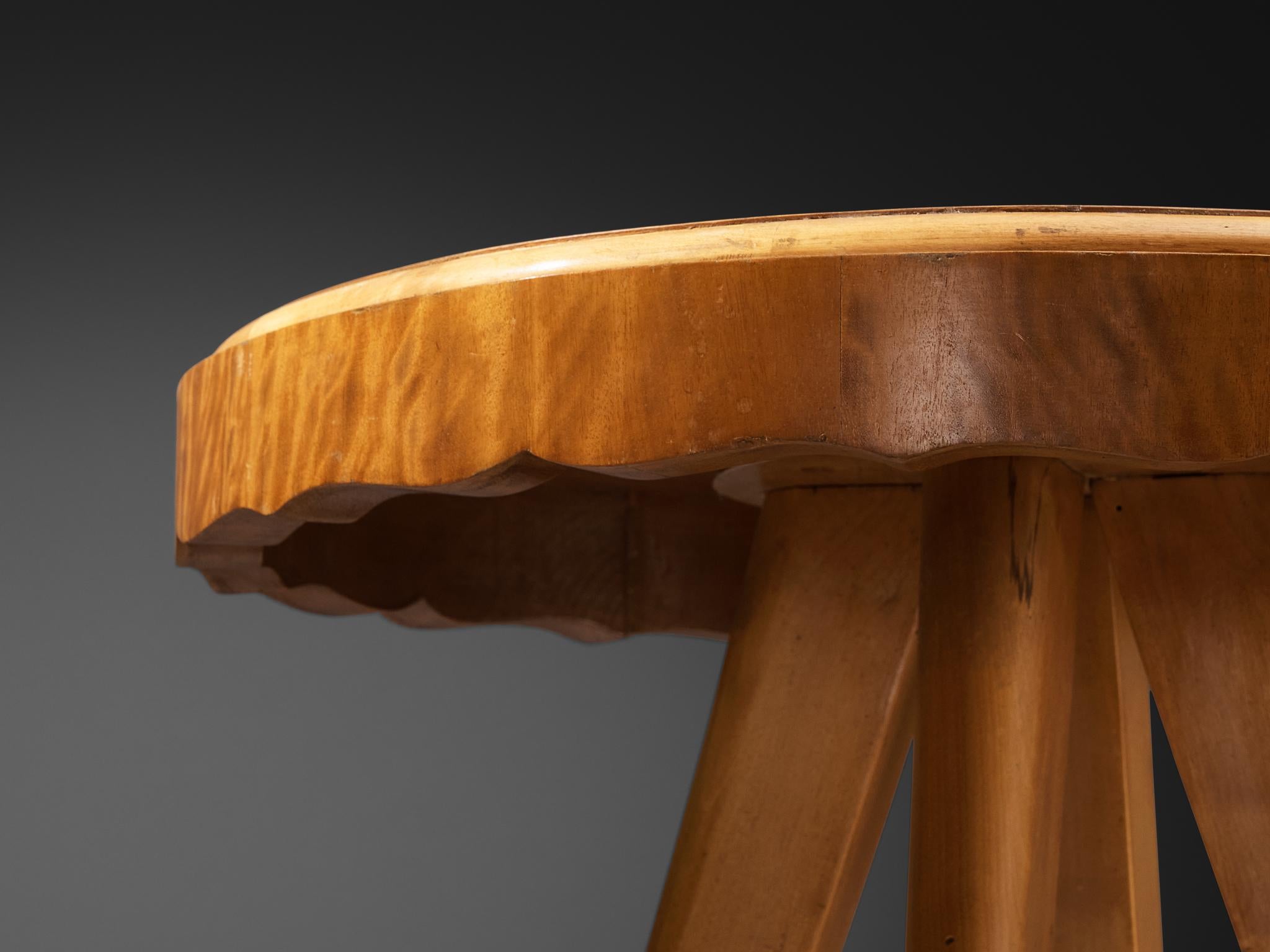Mid-20th Century 1940s Italian Side Table in Walnut For Sale