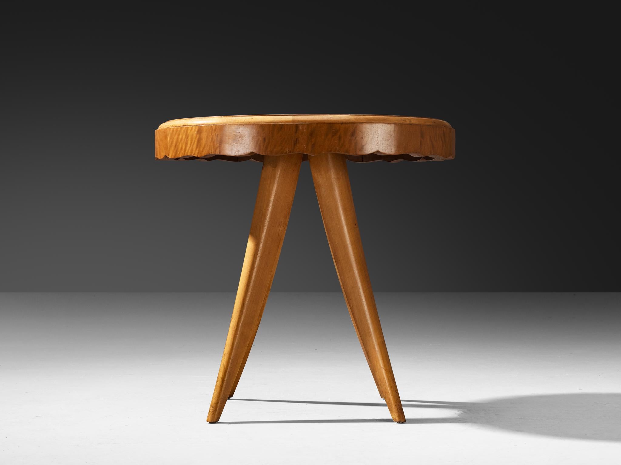 1940s Italian Side Table in Walnut For Sale 3