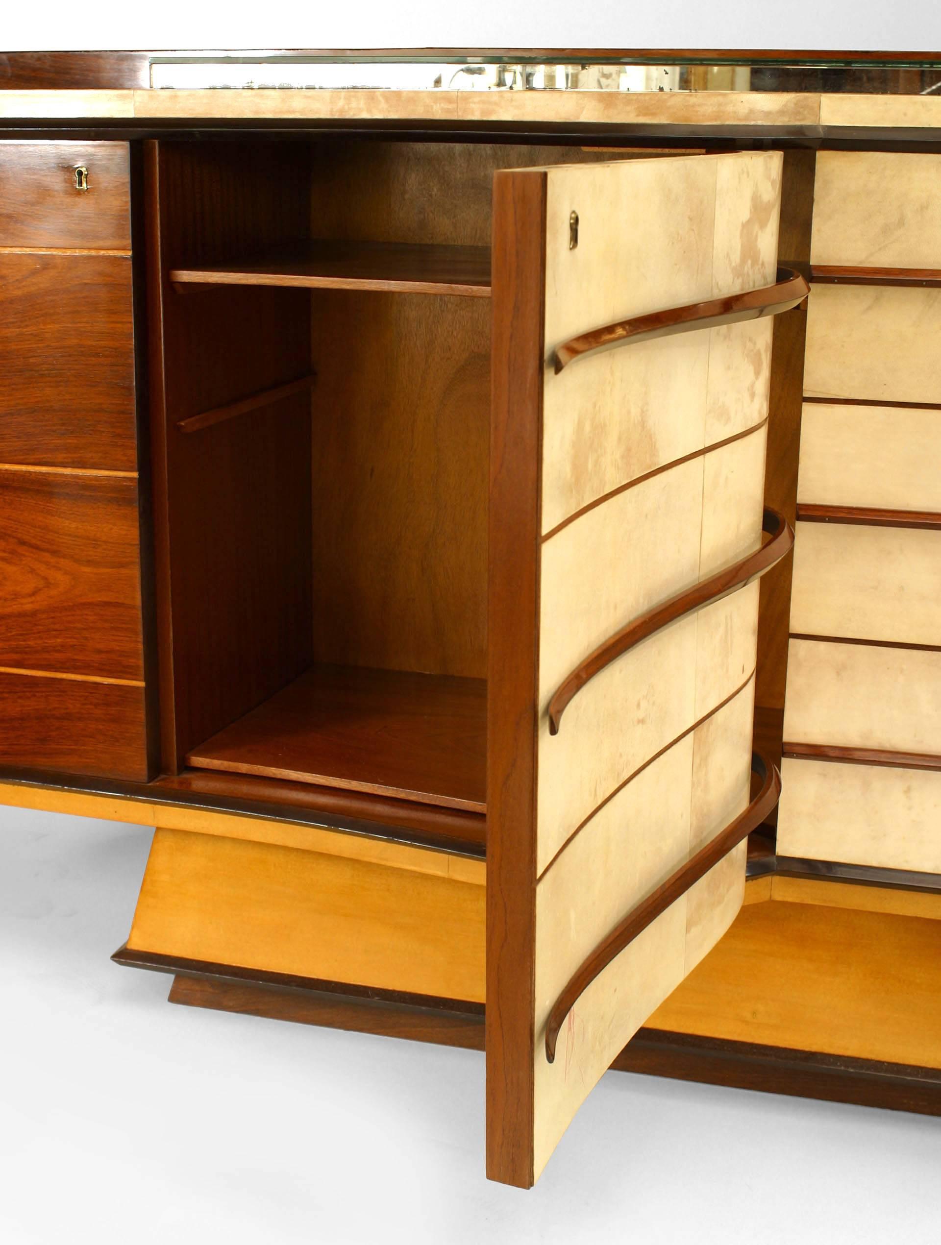 Milieu du XXe siècle Enfilade italien Daghlia en bois de rose et parchemin du milieu du siècle dernier de Bologne en vente