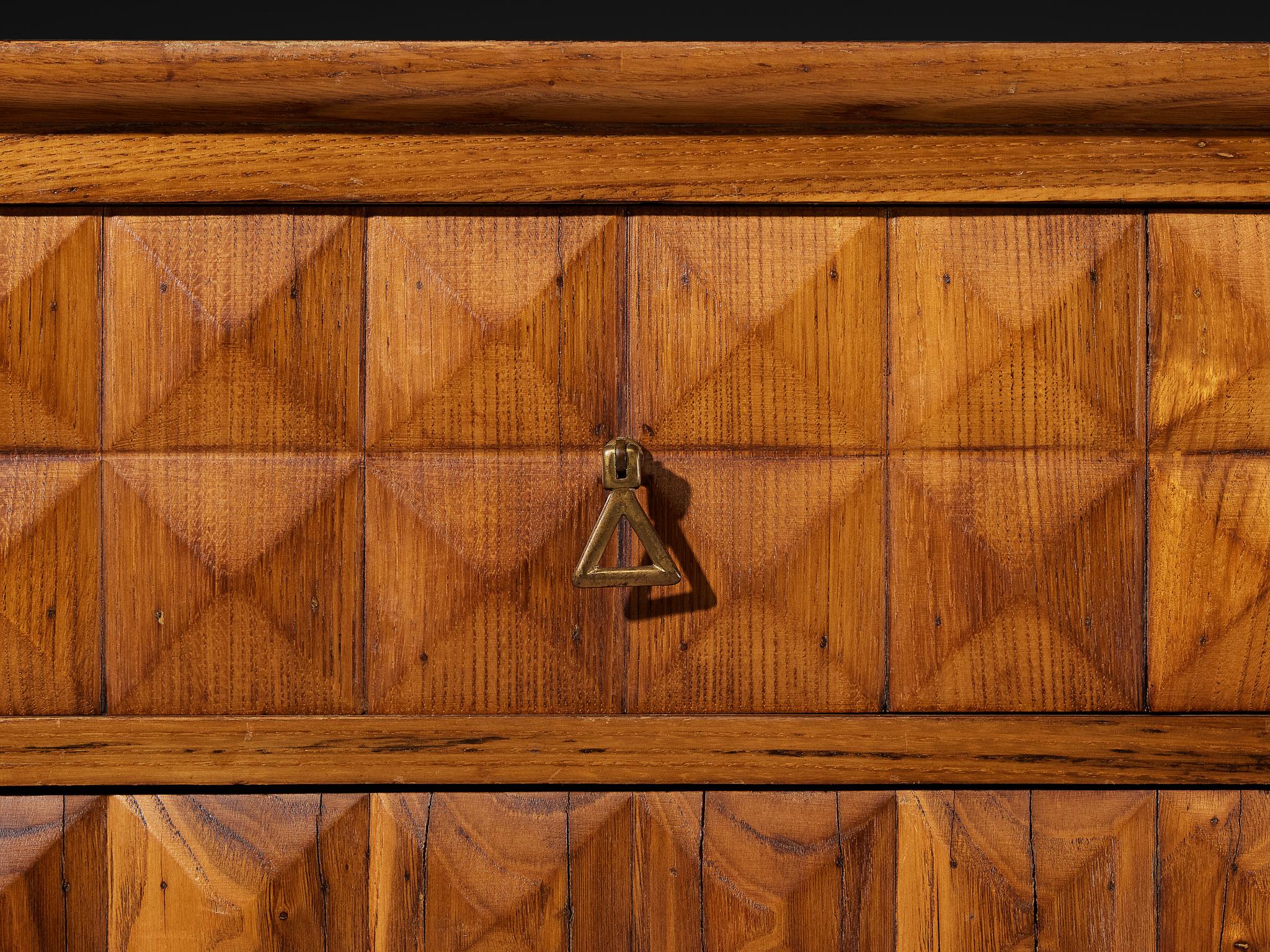 Mid-Century Modern 1940s Italian Sideboard in Chestnut with Diamond-Shaped Carvings For Sale