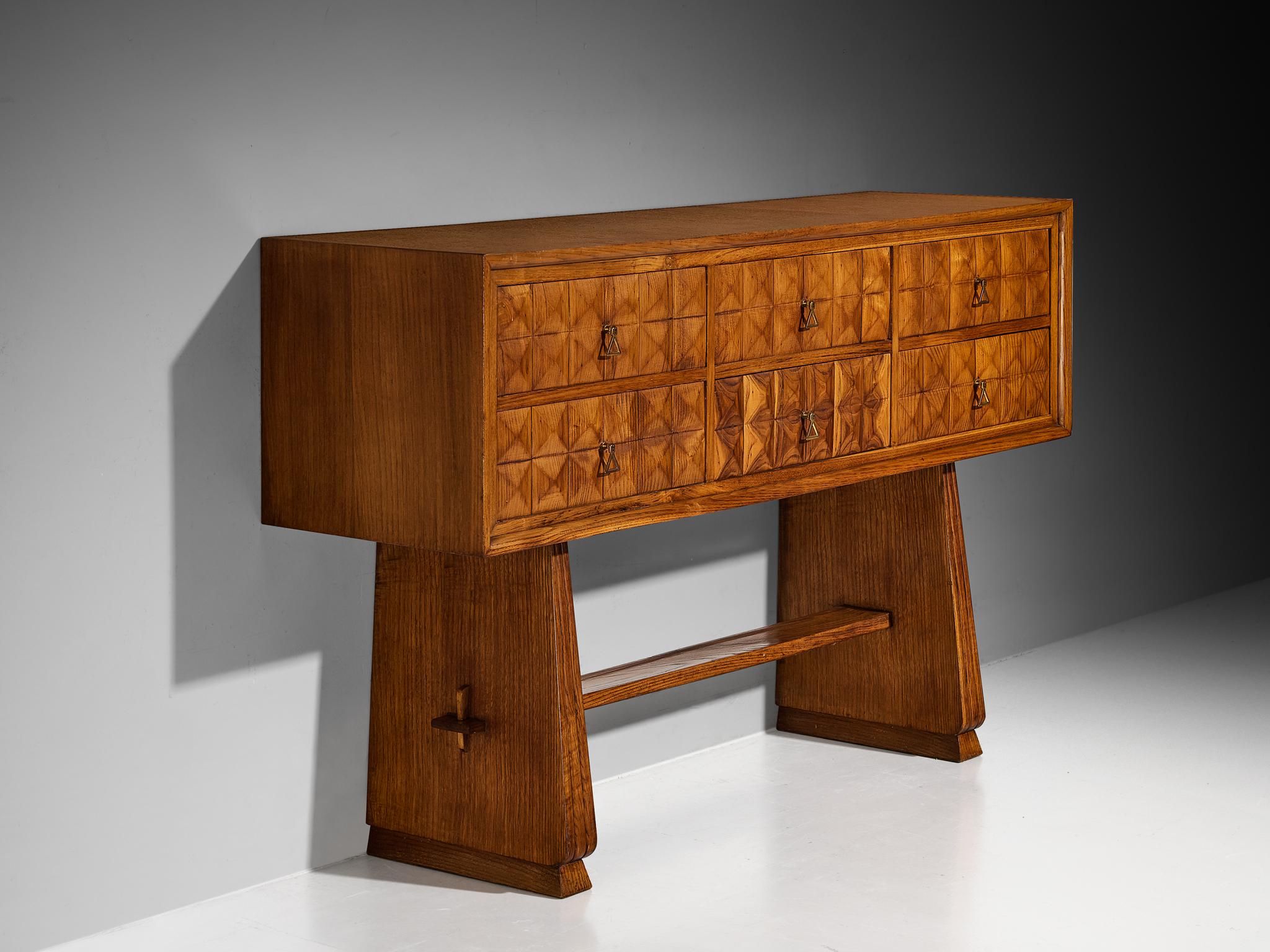 1940s Italian Sideboard in Chestnut with Diamond-Shaped Carvings For Sale 2
