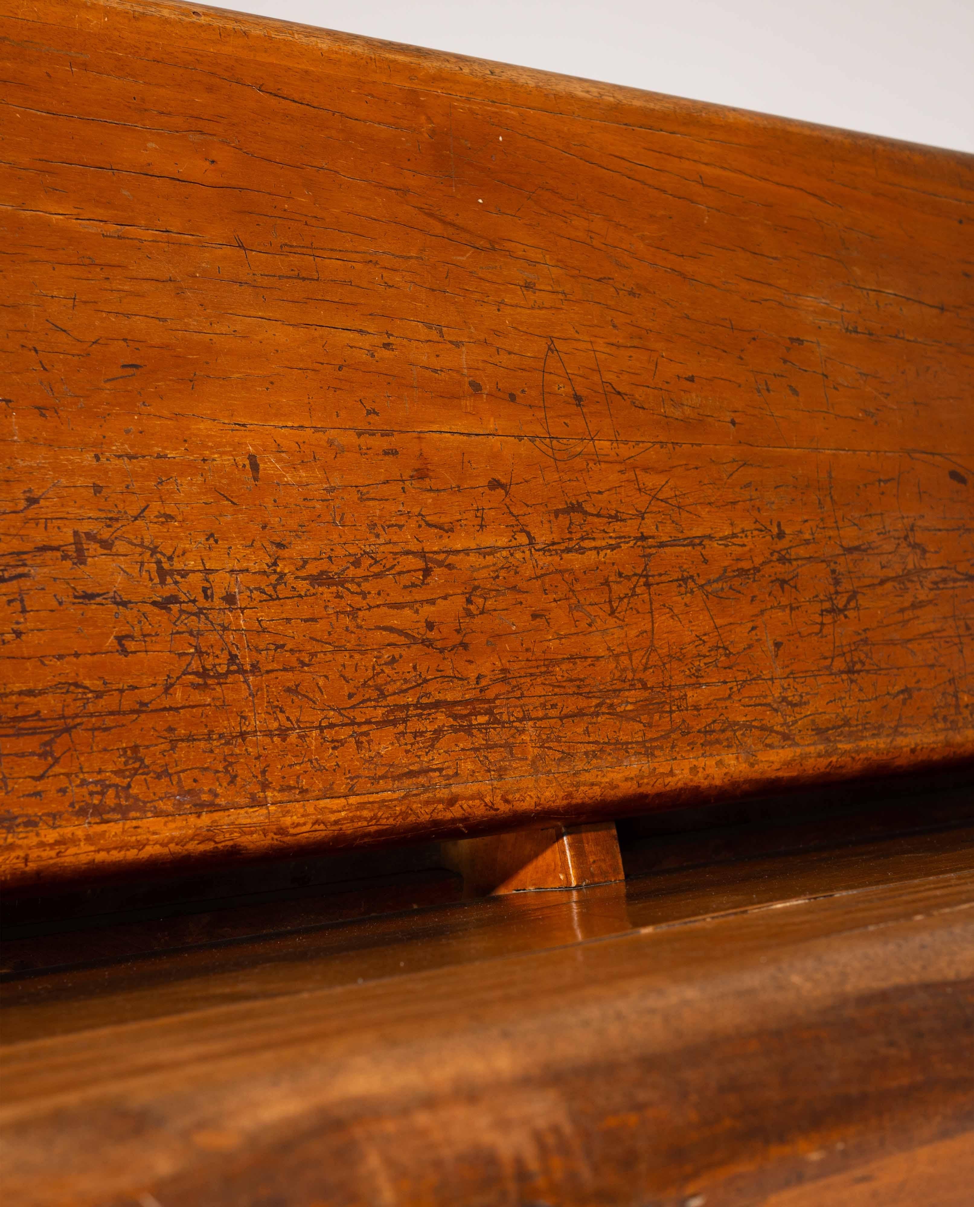 Banco italiano de madera maciza de mediados de siglo de 1940 en venta 4