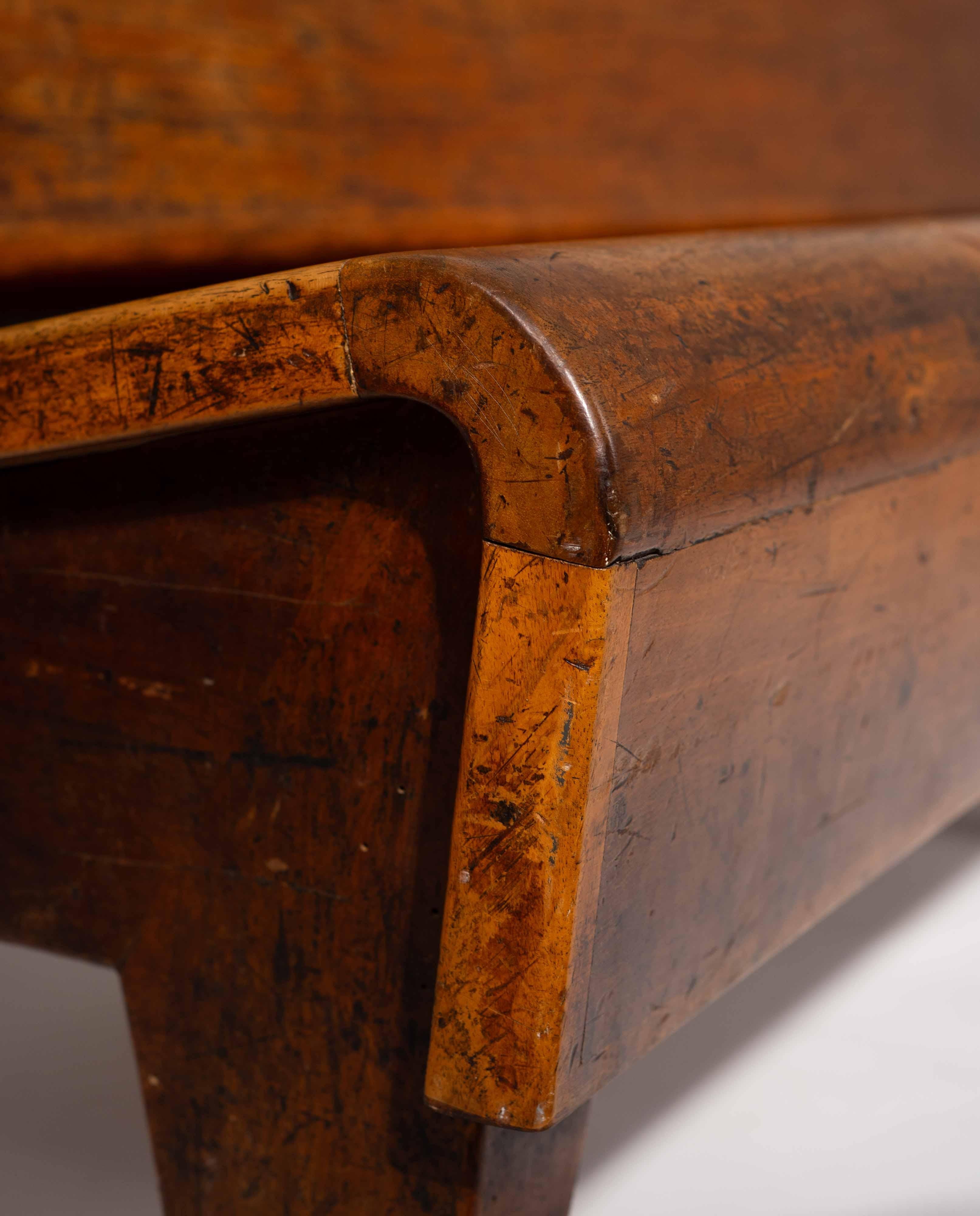 Banco italiano de madera maciza de mediados de siglo de 1940 en venta 1
