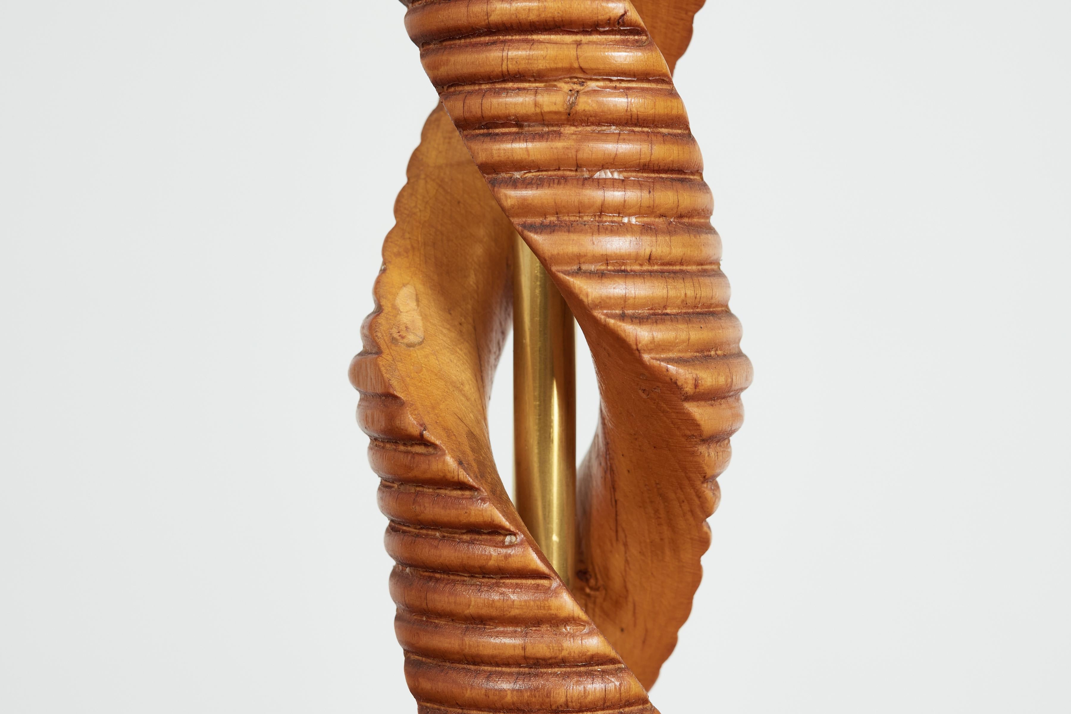Lampadaire italien en bois spiralé des années 1940  en vente 6