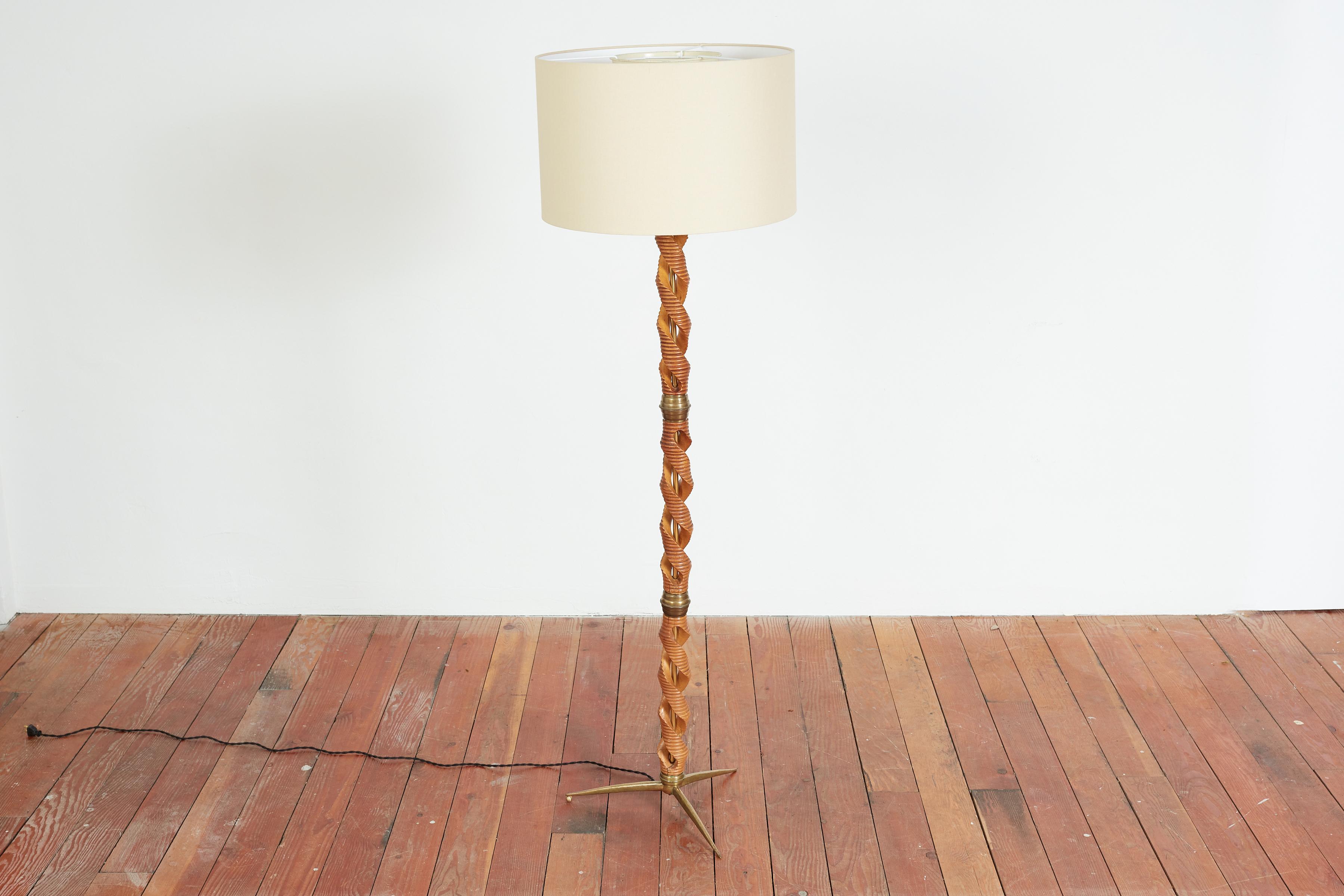 1940's Italian Spiral Wood Floor lamp  In Good Condition For Sale In Beverly Hills, CA