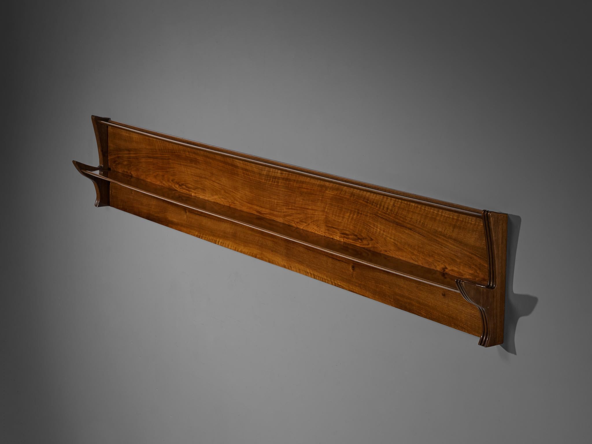 Milieu du XXe siècle Etagère murale italienne des années 1940 en noyer par Artisan Maker
