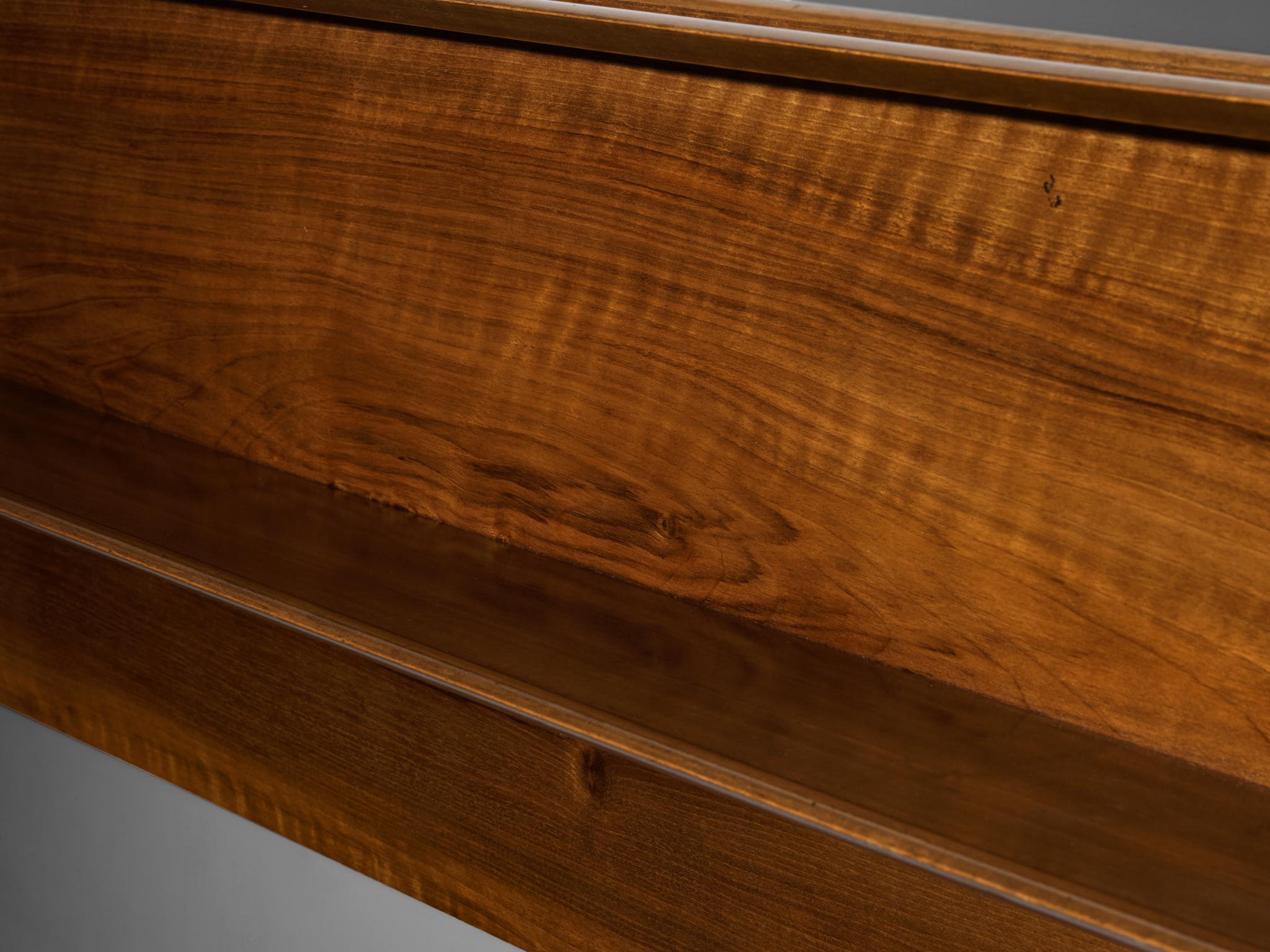 Noyer Etagère murale italienne des années 1940 en noyer par Artisan Maker
