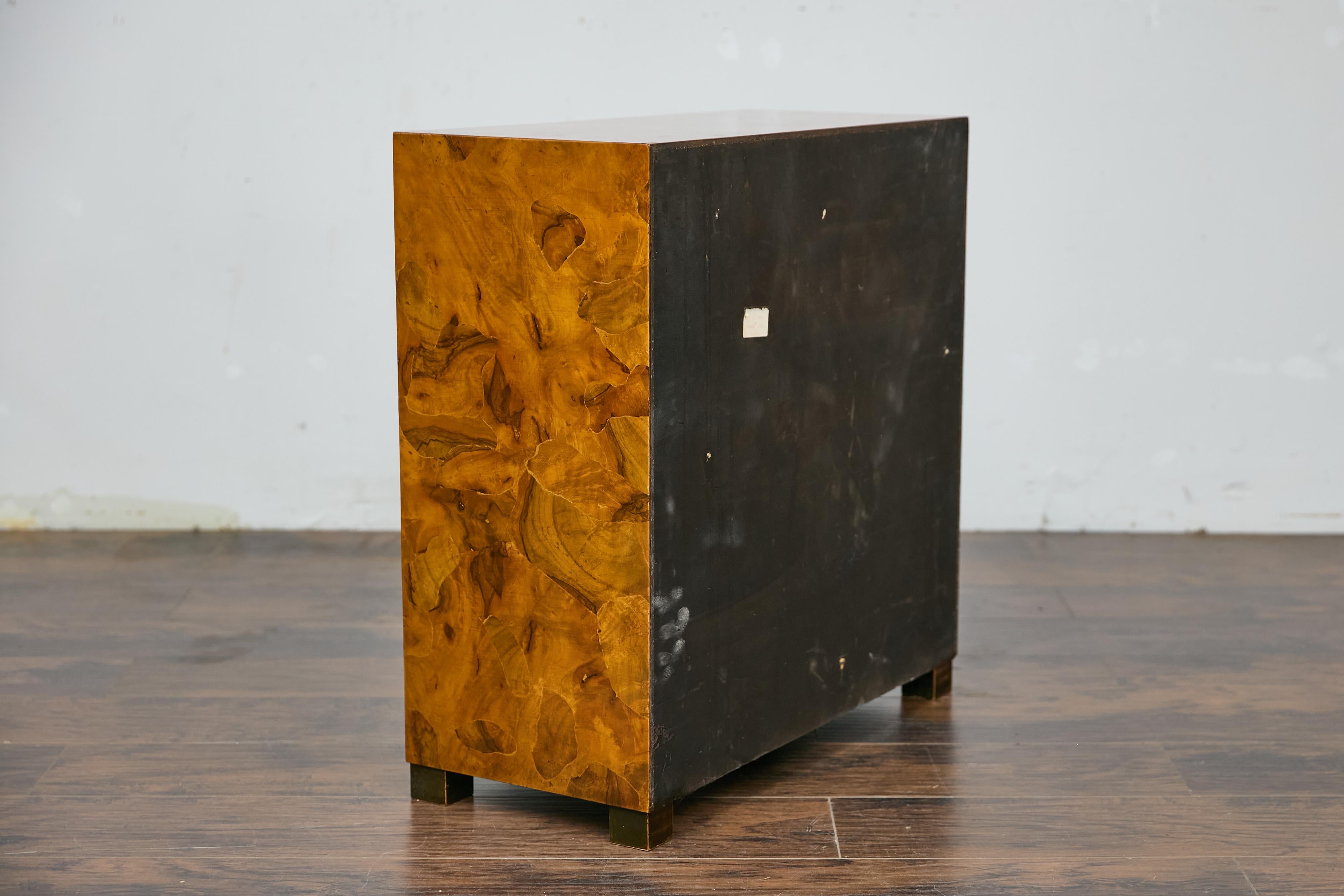 1940s Italian Walnut Commode with Elaborate Grain Patterns and Brass Hardware For Sale 3