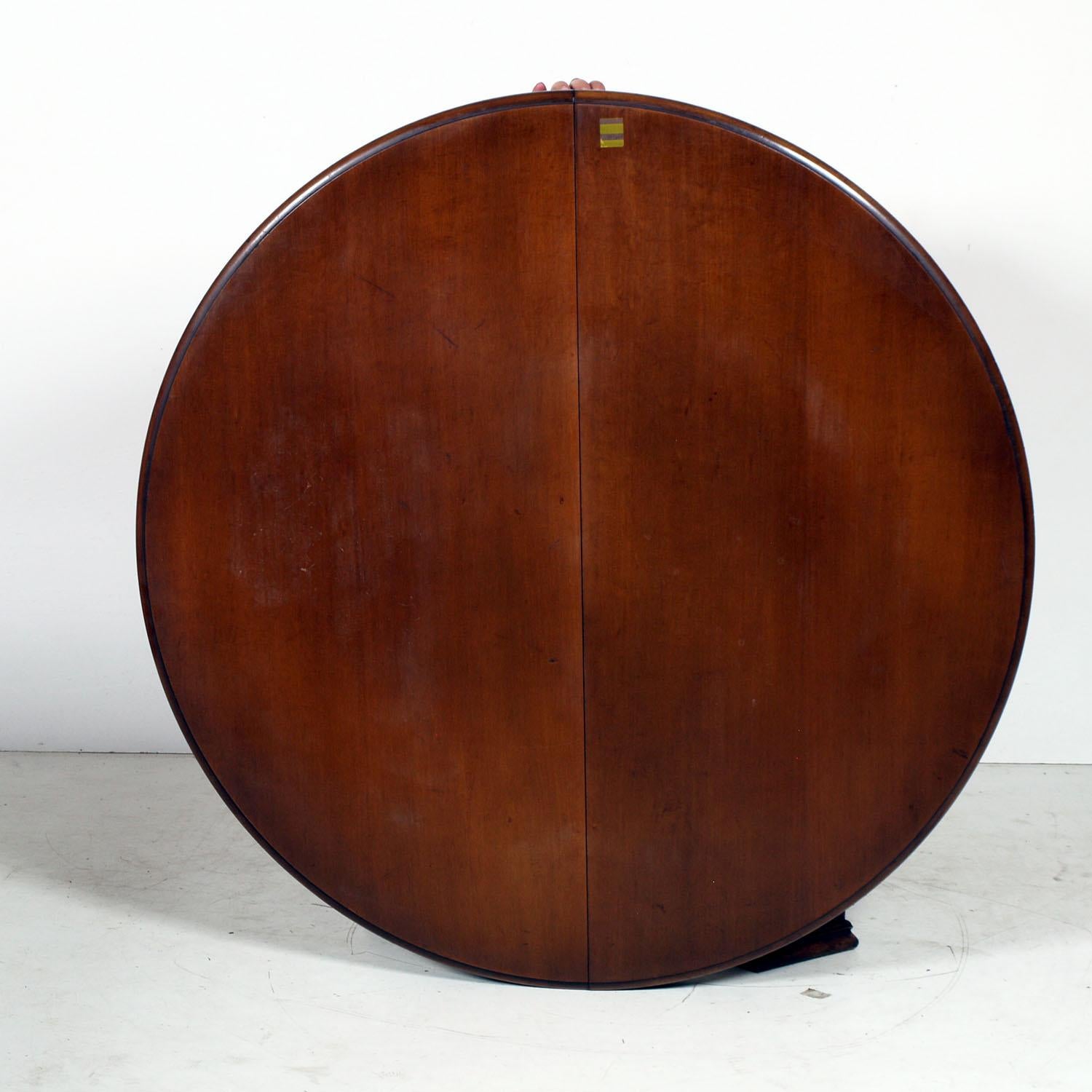 European 1940s Italy Tuscany Renaissance Extendable Round Table by Michele Bonciani For Sale
