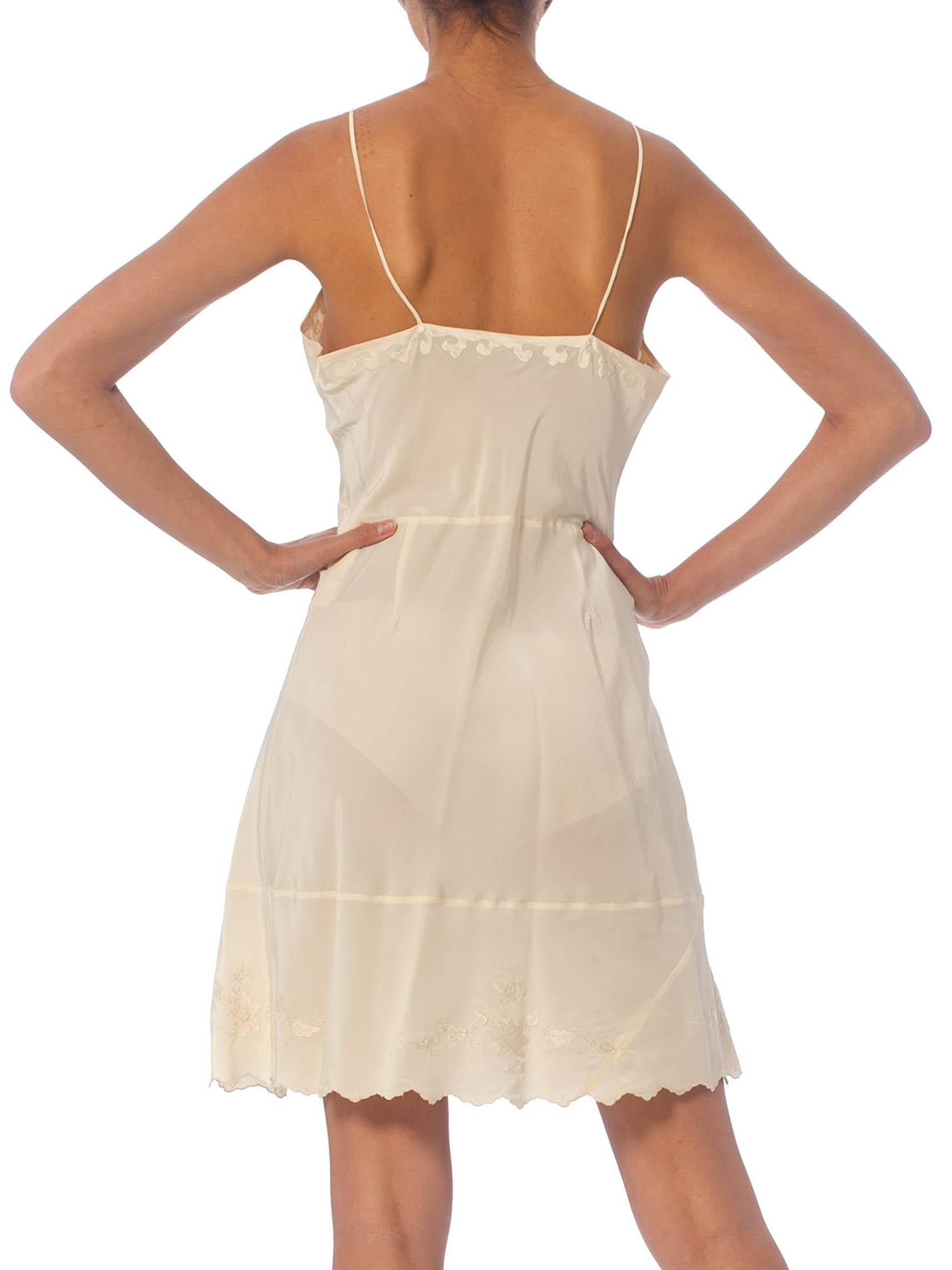 1940S Ivory Hand Embroidered Silk Crepe De Chine Bias Cut Mini Slip Dress In Excellent Condition In New York, NY